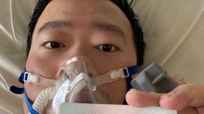 被視為武漢肺炎吹哨人的眼科醫師李文亮,因感染武漢肺炎逝世。(翻攝自微博)