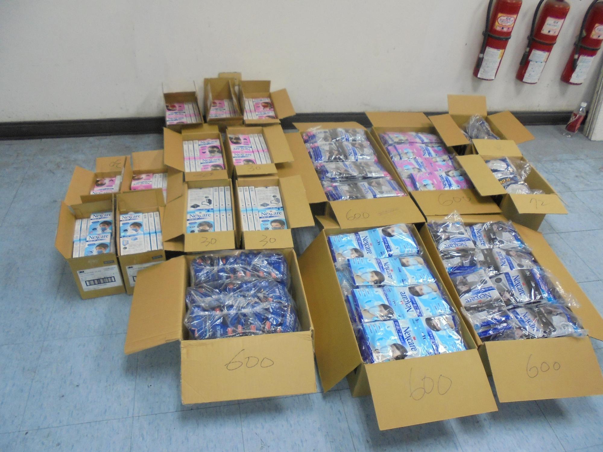 3474片口罩差點被走私出境。(翻攝畫面)