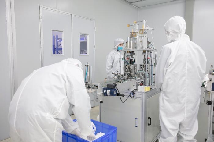 鴻海集團旗下的富士康啟動口罩生產線。(翻攝自富士康微博)