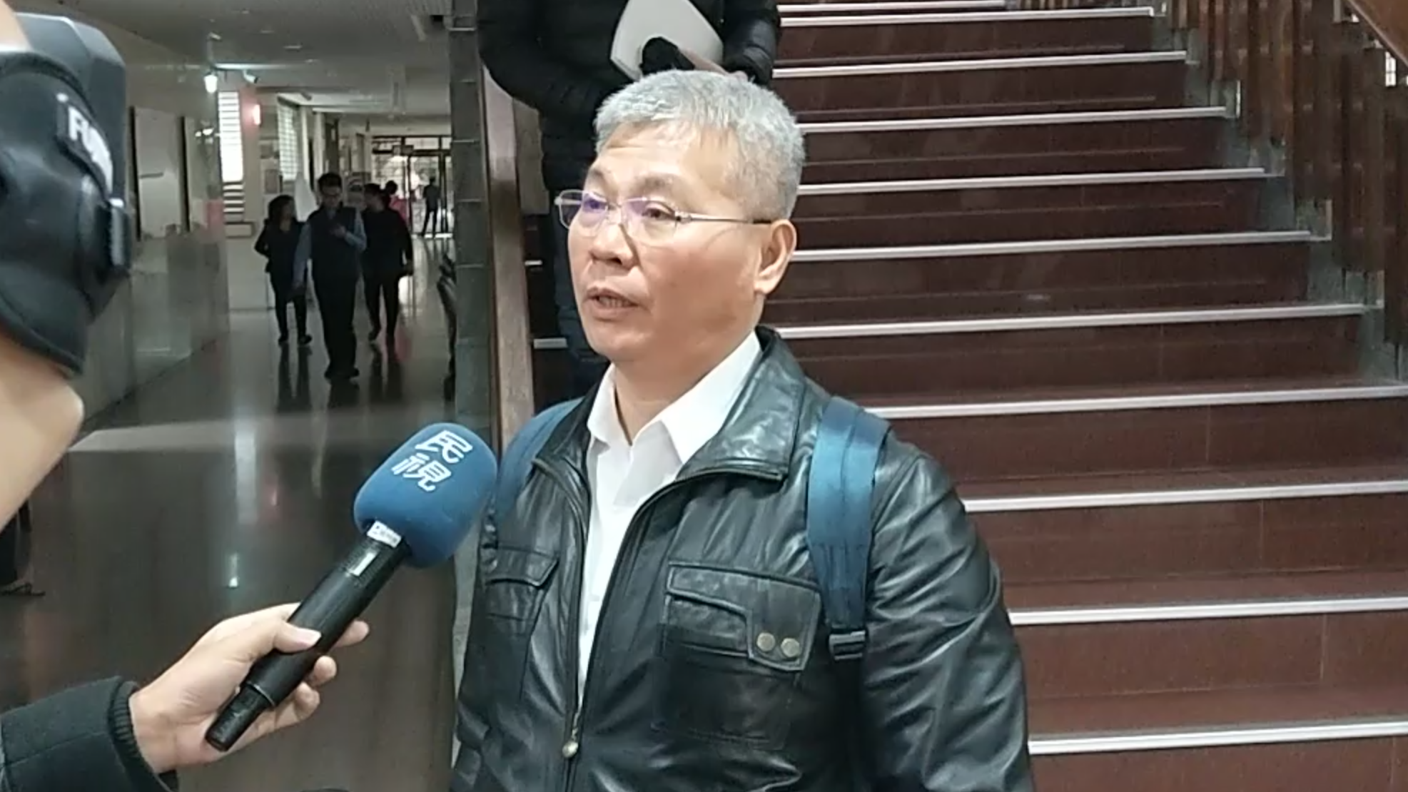前中正一警分局長未戴口罩出庭，他說健康的人不需戴口罩，不要造成恐慌。