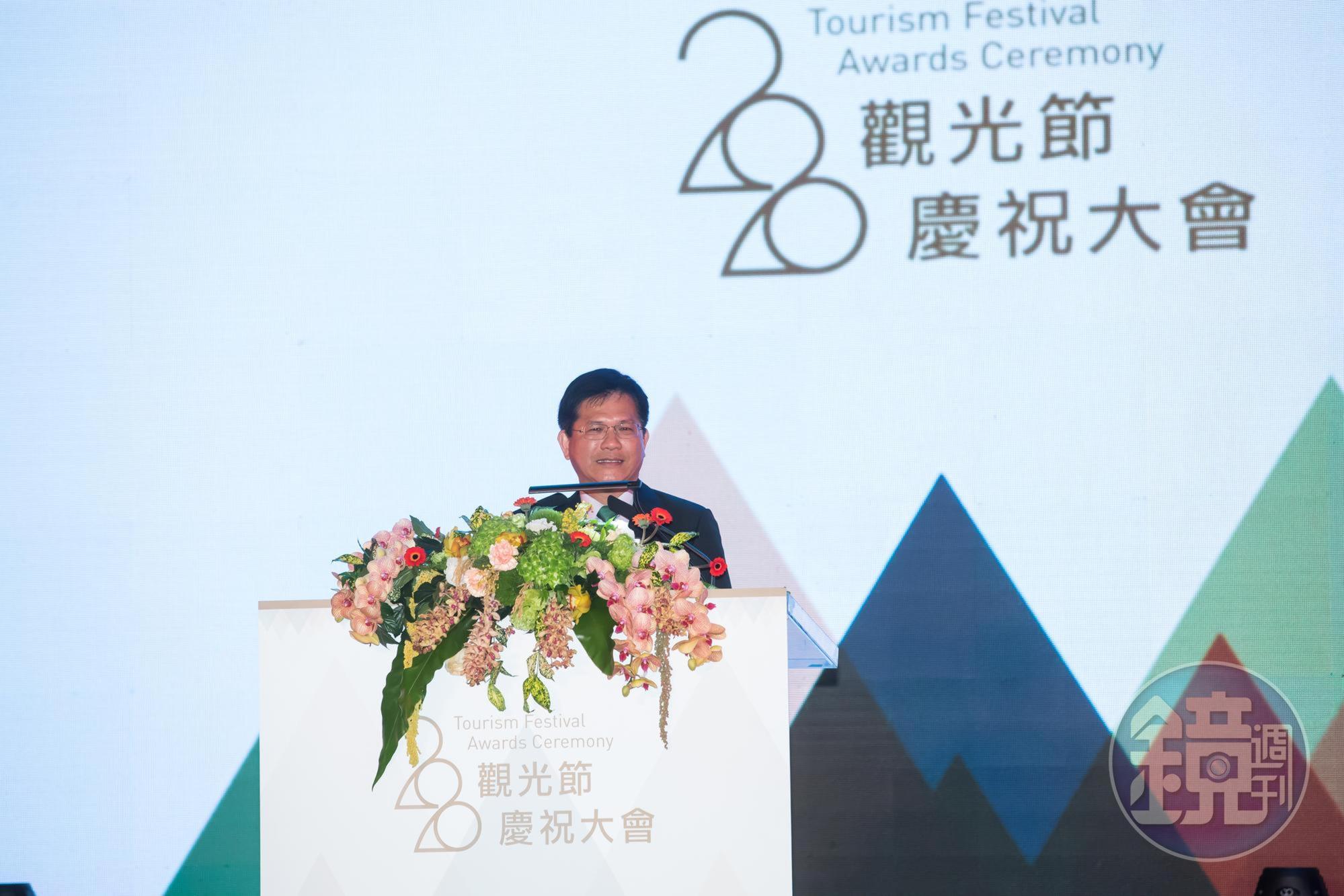交通部長林佳龍出席2020觀光慶祝大會,會後表示將祭出防疫紓困政策。