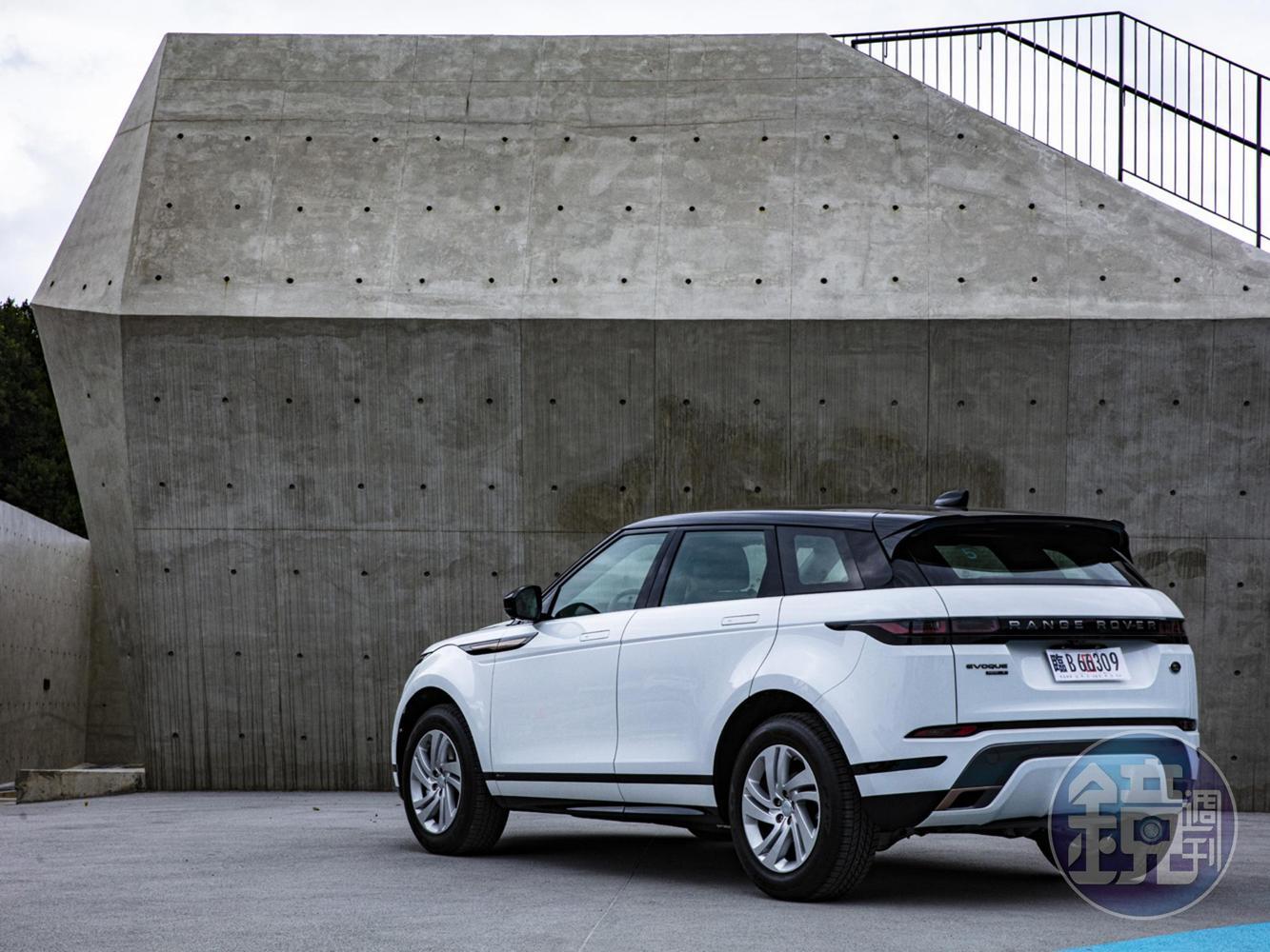 第二代Range Rover Evoque採用了集團最新世代PTA模組化平台，剛性提昇了不少。