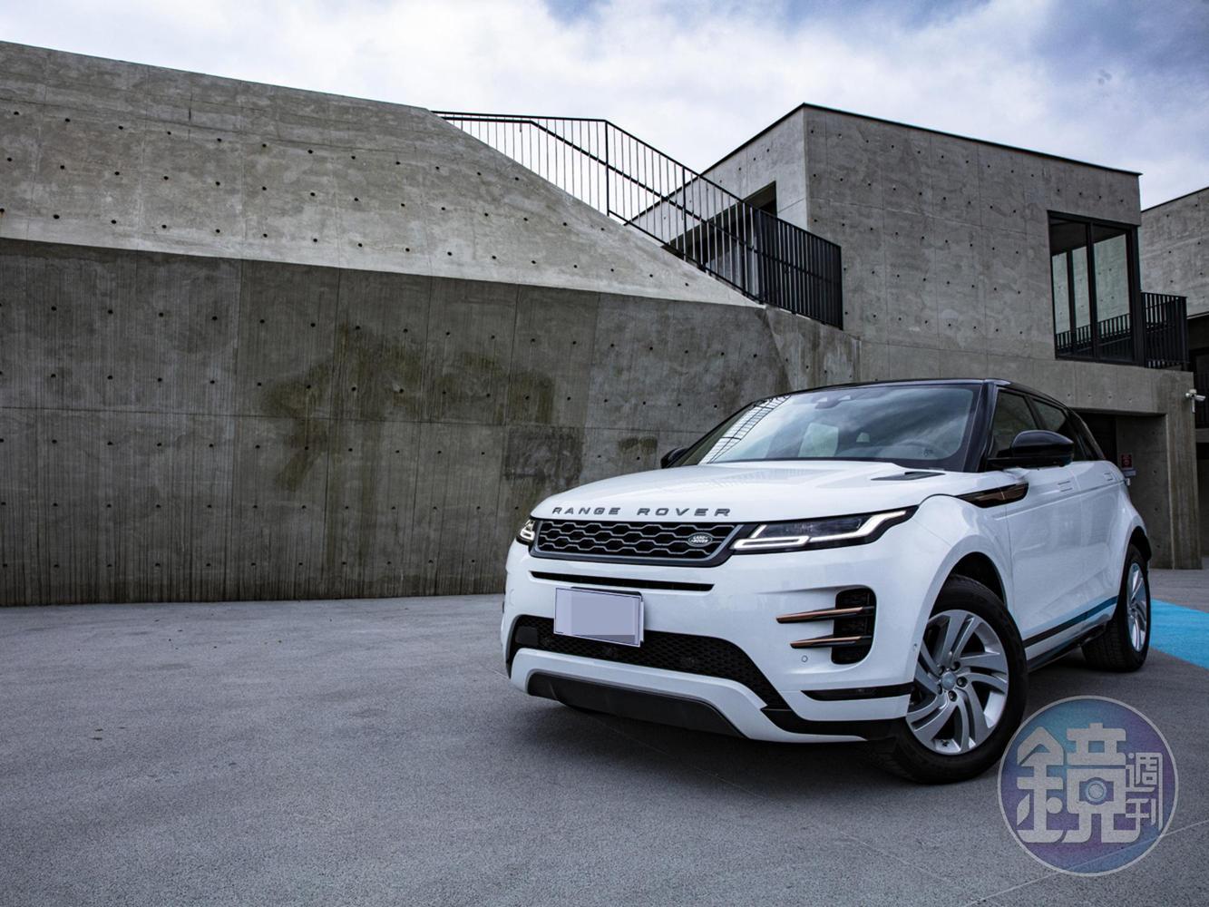 傳承新世代Range Rover家族極簡設計語彙，雖然三門的款式取消了，取而代之的是較為實用的五門設計。