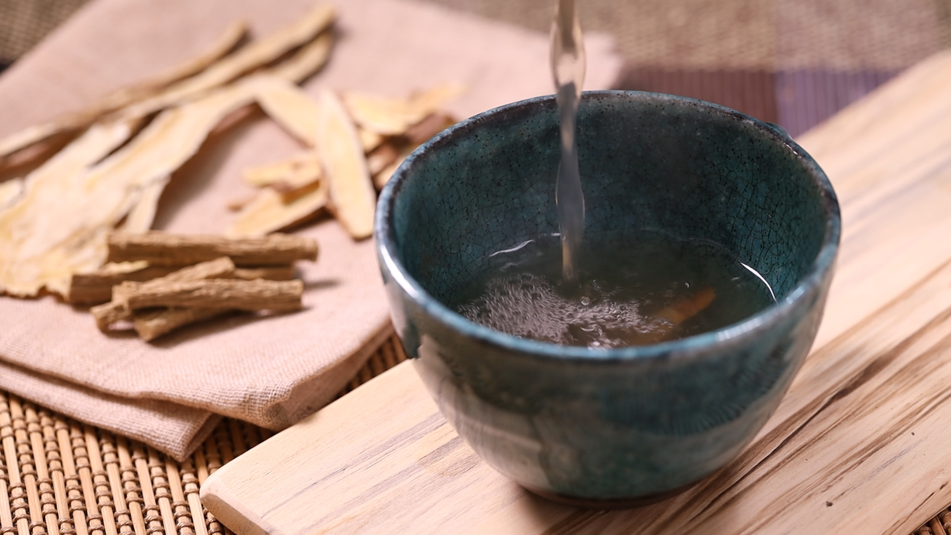 氣溫變化大的時節，只要準備簡單材料，就能輕鬆自製養生茶飲，養肺同時顧好免疫力。