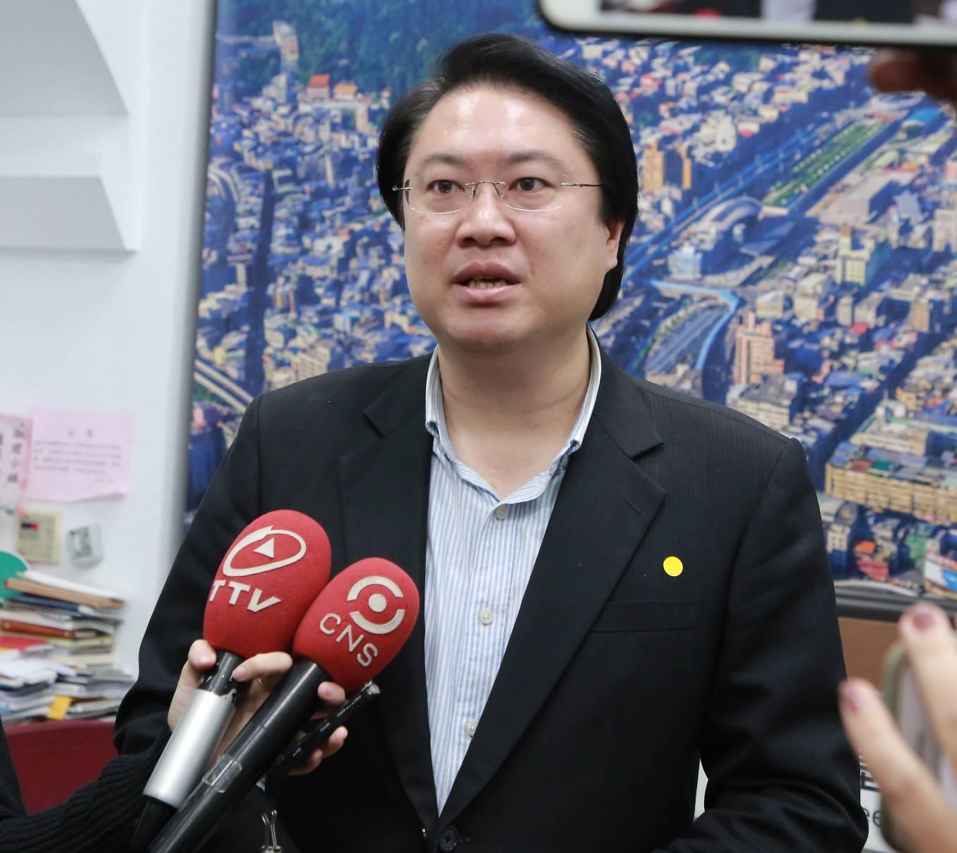 基隆市林右昌今日強調「地方疫情沒異常性的增加」，民眾不要過渡恐慌。（翻攝畫面）