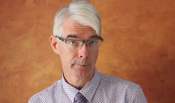 加拿大商人麥康維爾不願支付贍養費，宣稱燒光約台幣2300萬的現金。（翻攝自Bruce McConville臉書）