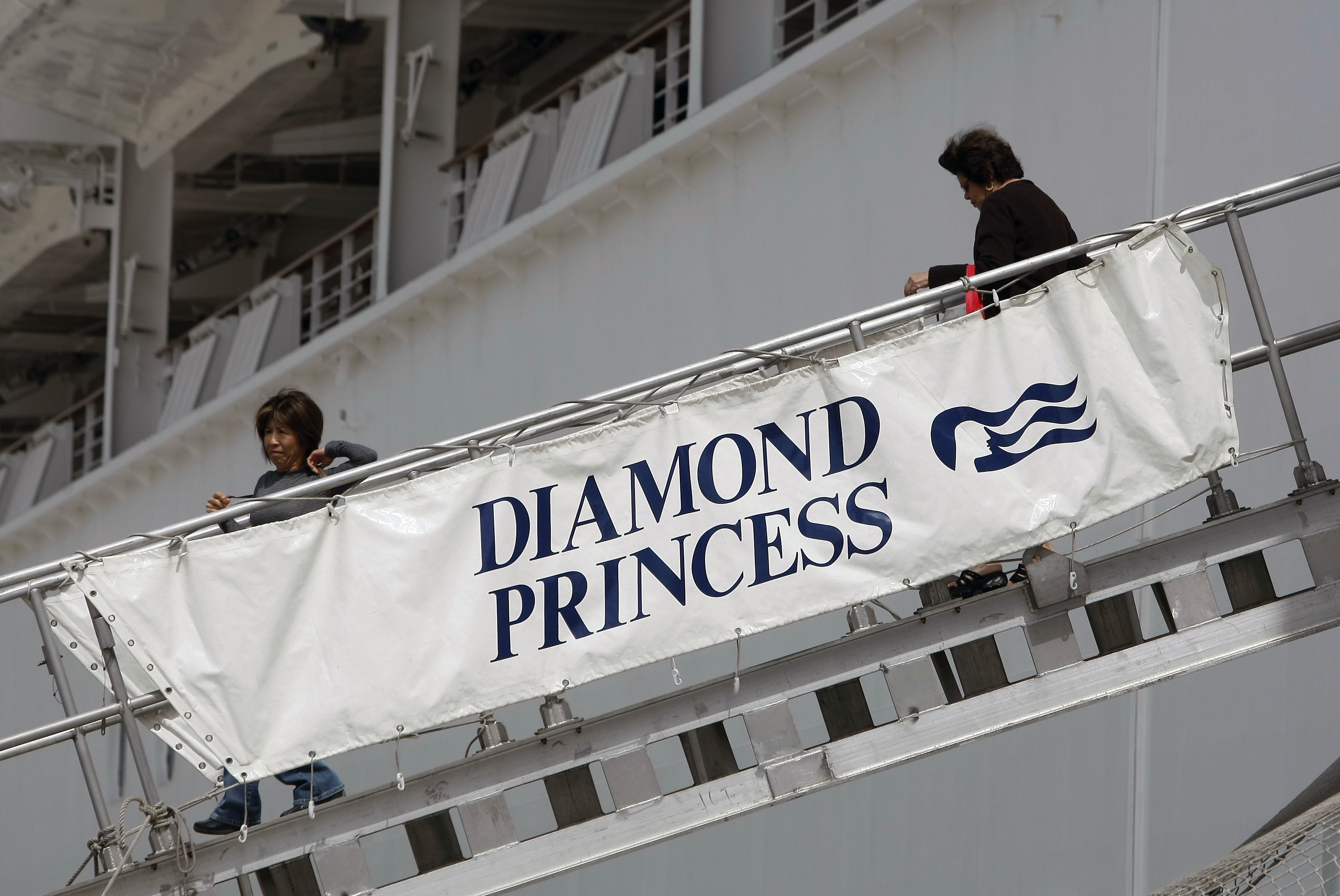 資料畫面，豪華郵輪鑽石公主號如今停泊橫濱港外接受14天隔離檢疫。（東方IC）