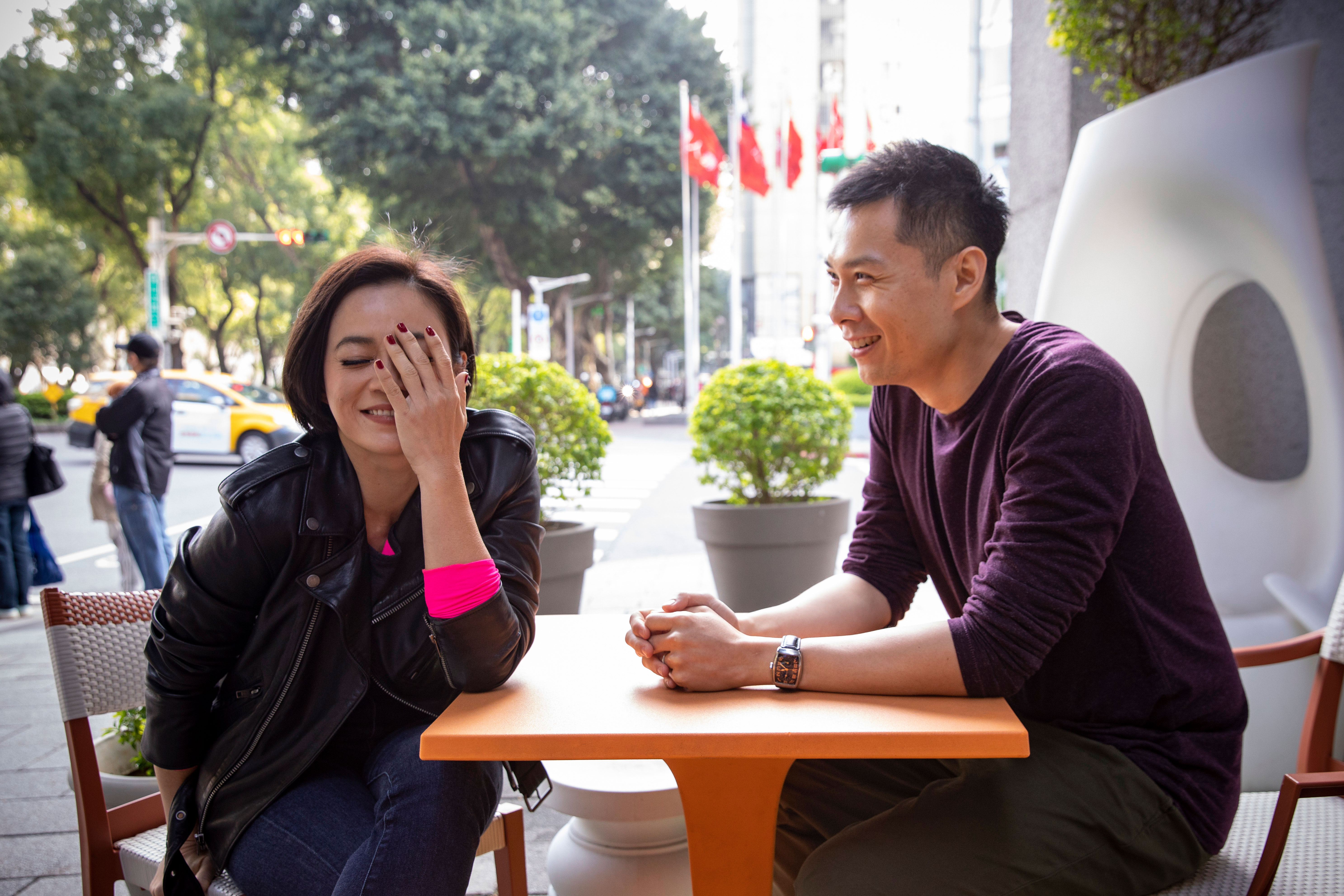 陳哲藝（右）說後來做宣傳反覆看《熱帶雨》，才發現他在拍戲現場要求楊雁雁（左）該有的氣質和味道，都來自他太太。