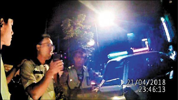 警政署長祕書張博鈞2018年4月在高雄酒駕肇事，酒測值高達0.89，嚴重超標。（翻攝畫面）