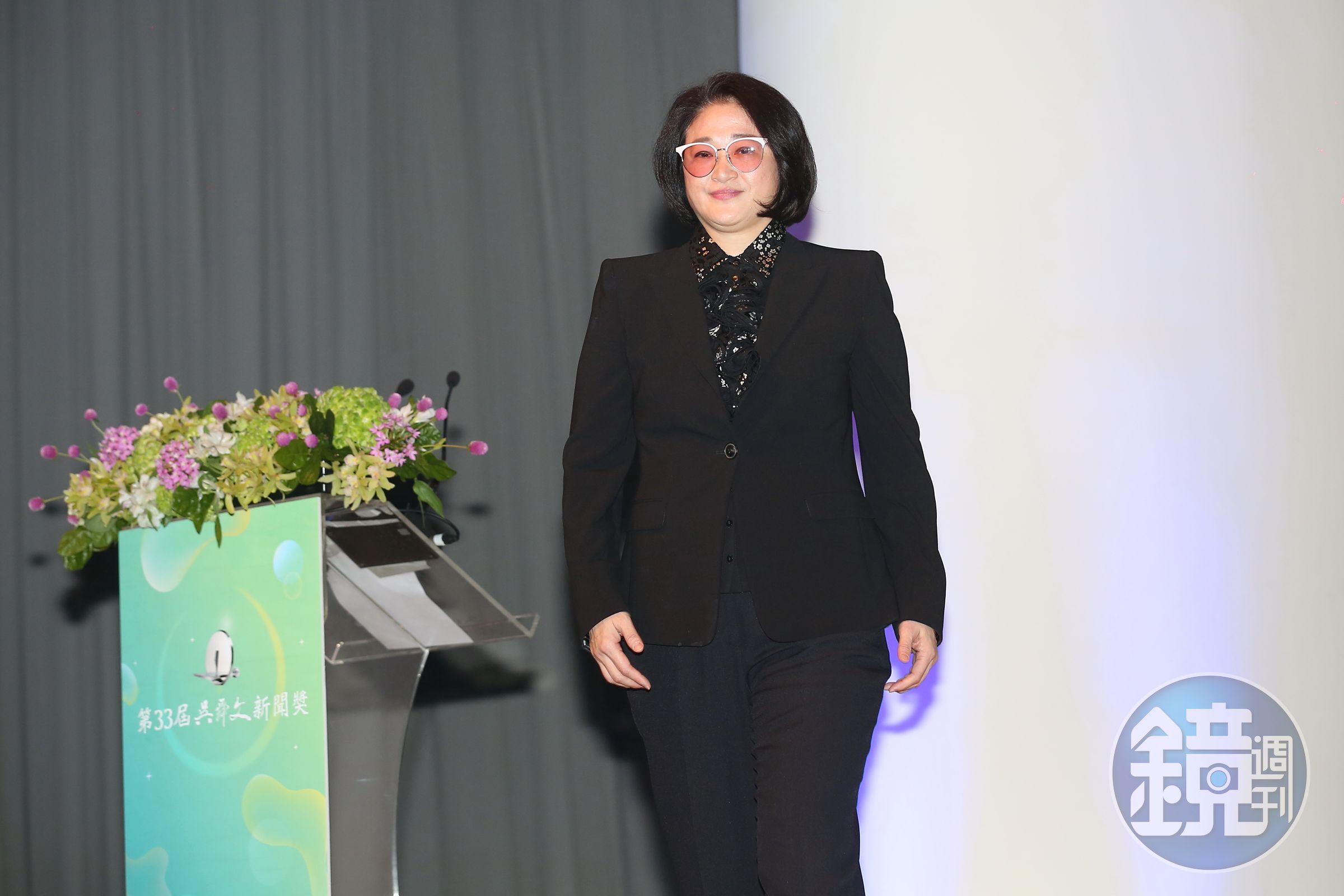 親自出手整頓裕隆的集團大家長嚴陳莉蓮，決定與全球電子製造業龍頭鴻海攜手合作。