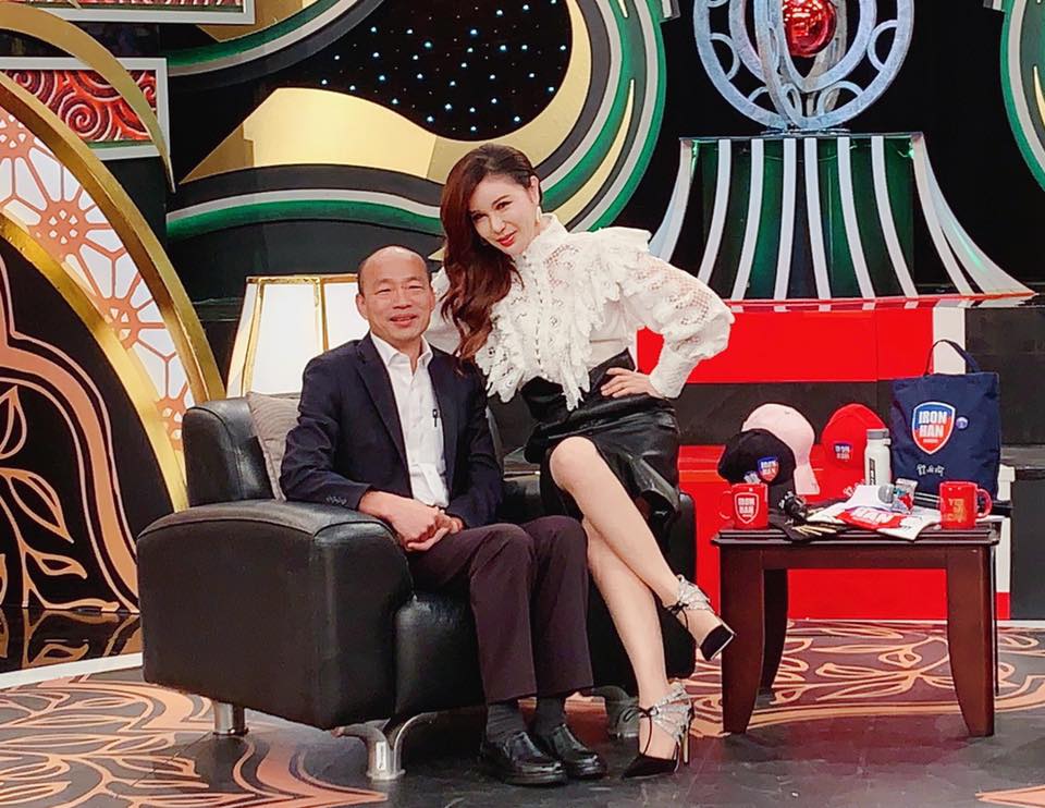 利菁請辭手上所有節目，準備半年後要推出全新音樂作品。（翻攝自利菁臉書）