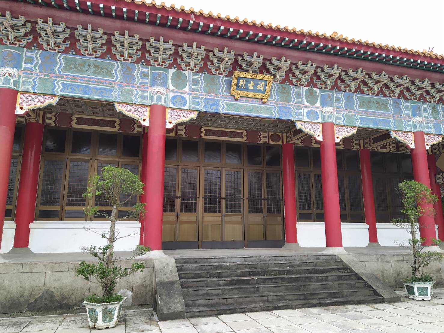 國民革命忠烈祠服務人員表示，有許多民眾想來祭拜林靖娟老師、和平醫院護理長陳靜秋，卻撲空。