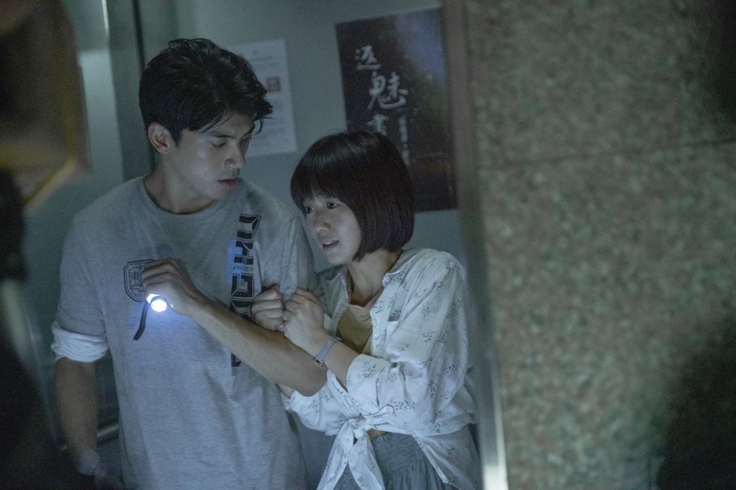 （開版）嚴正嵐與林哲熹演出兩小無猜的情侶檔，2人還先約出遊培養感情。（傳影互動提供）