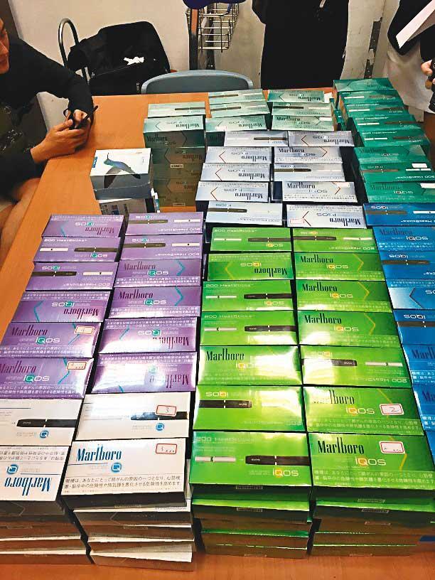 在衛福部要求下,海關查扣加熱菸不手軟,累計總數已逾5萬條。(翻攝自財政部關務署)