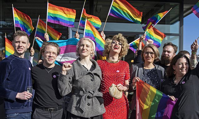 瑞士有63.1％的選民支持現有種族、宗教歧視法律範圍，納入反同性戀歧視行為。（翻攝自每日郵報）