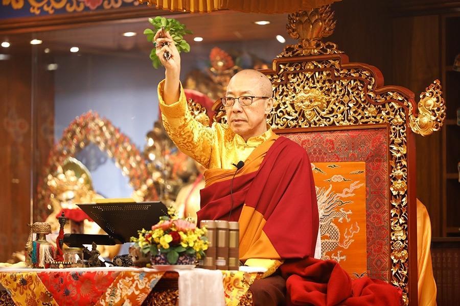 寶吉祥佛法中心的仁欽多吉仁波切,在台北舉行全球消災法會。(寶吉祥佛法中心提供)