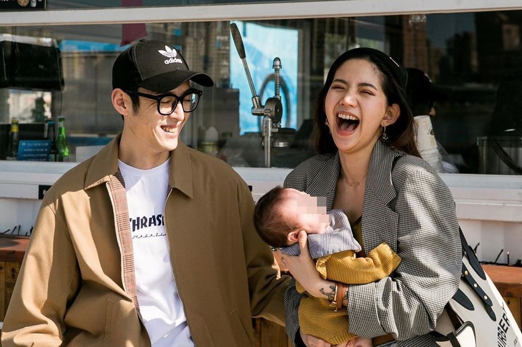 陳艾琳和老公砸下60萬元創業開設花店，日前才剛過完年，她便透露公司戶頭只剩下1000多元。（翻攝自陳艾琳IG）