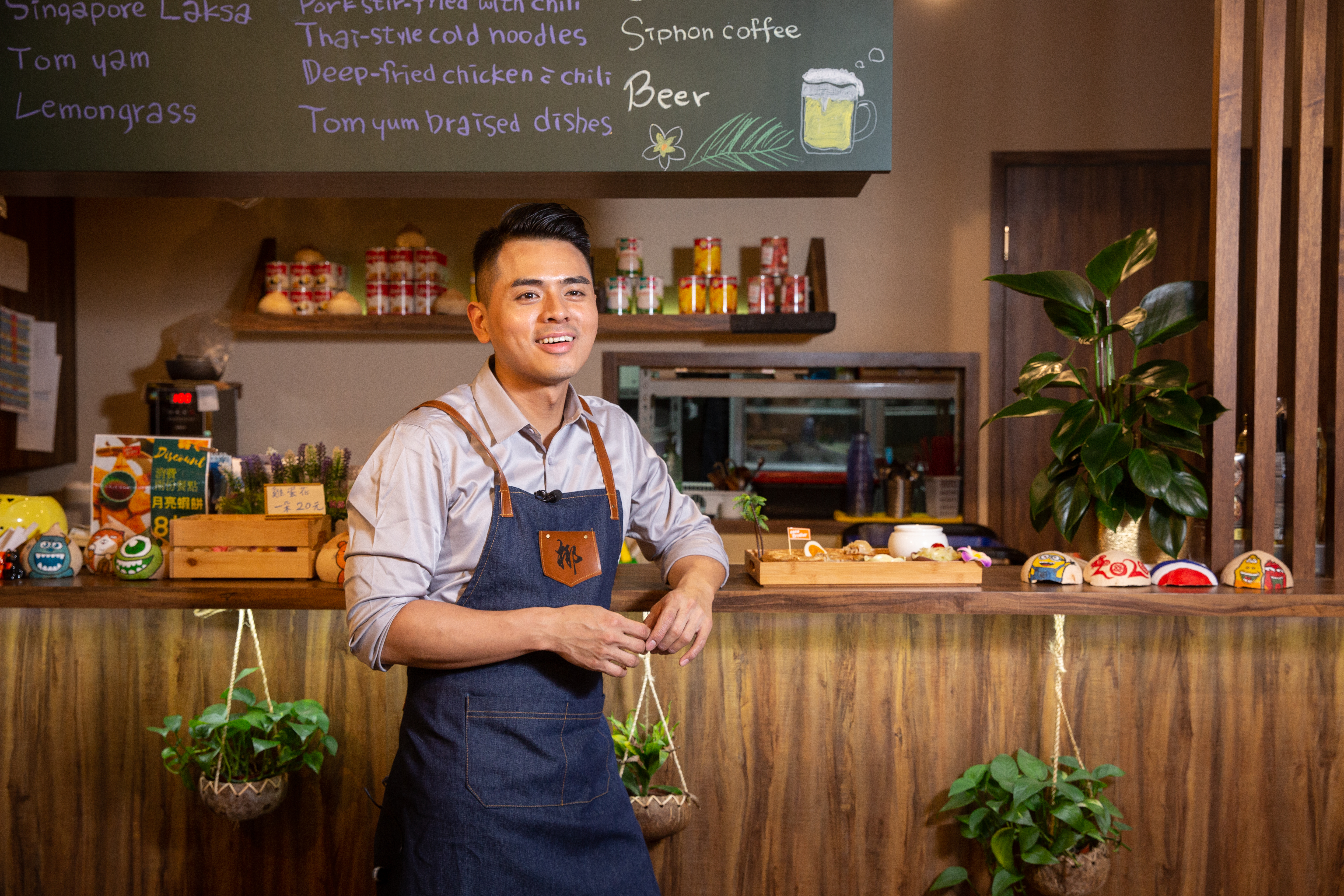 今年剛滿35歲的許博勳，靠著工作時存下的百萬創業，精打細算，4年開出4家店。