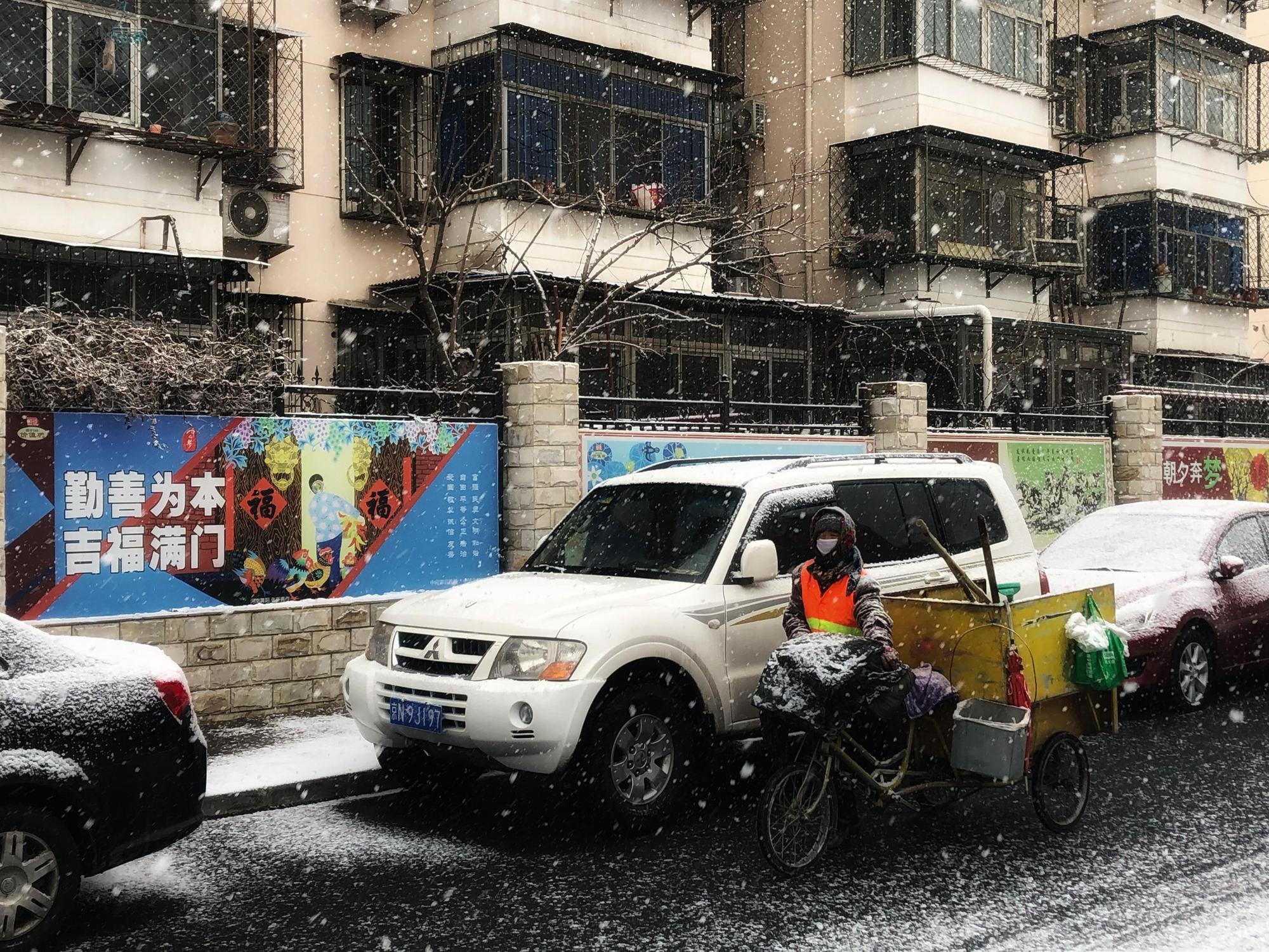 疫情下的中國城市街頭顯得異常冷清。（東方IC）