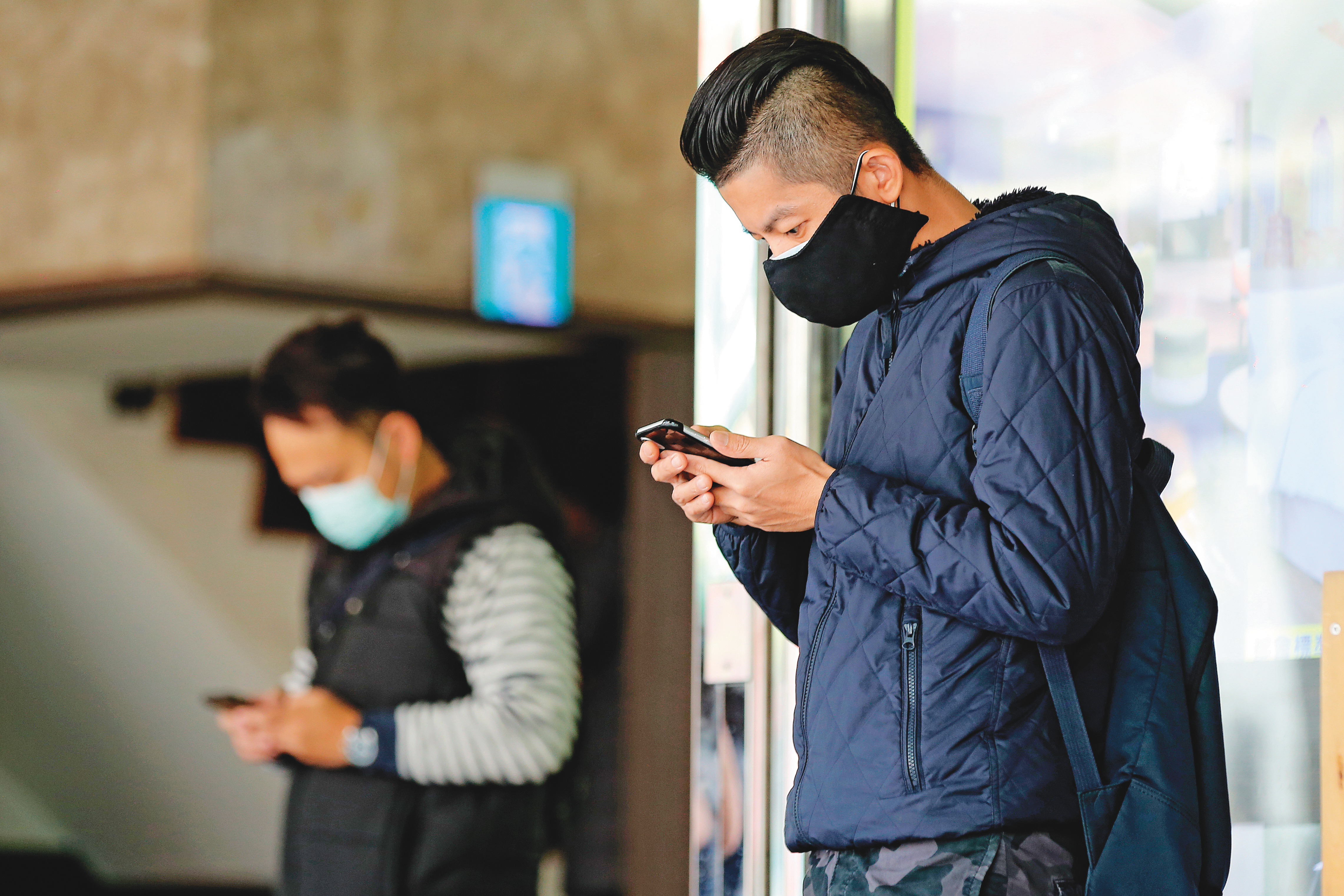 應對武漢疫情的方式是減少外出,社會聯繫將更依賴通訊,而打發時間的3C電子商品需求也大增。