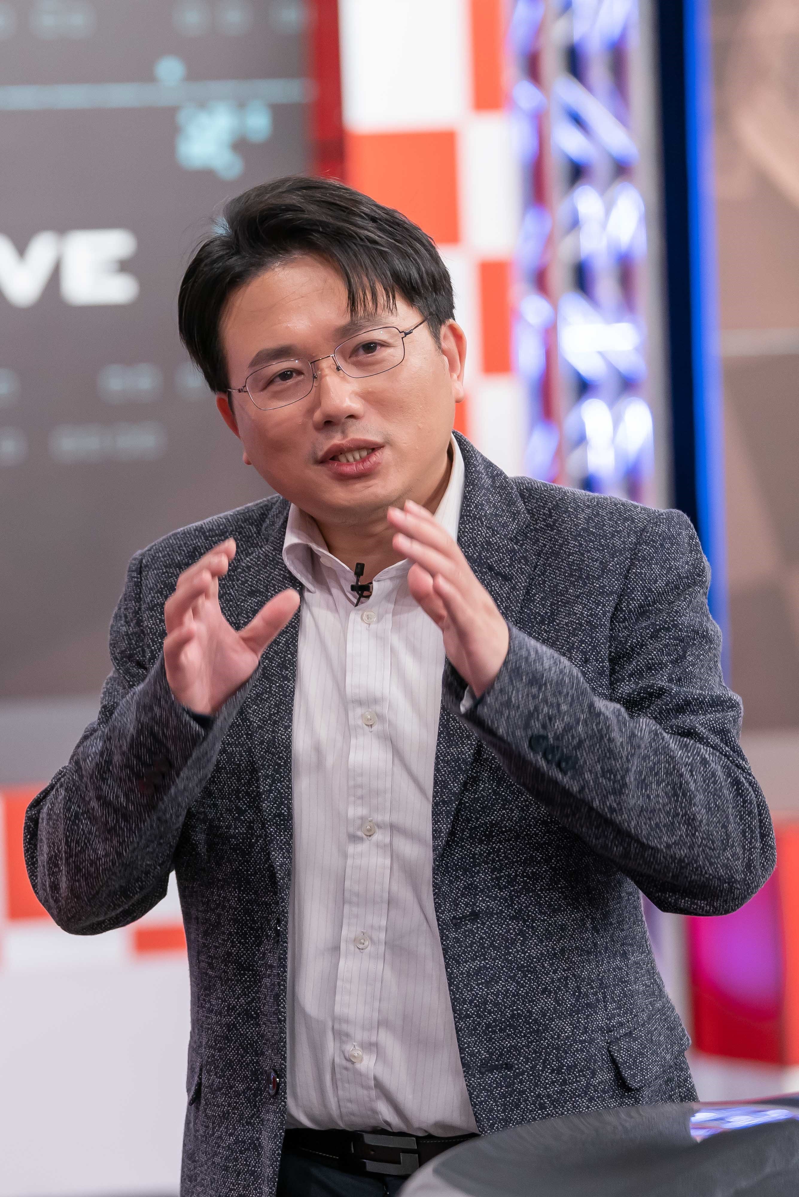 江坤俊自曝過年期間都在醫院忙防疫的事，體重不增反降。（TVBS提供）