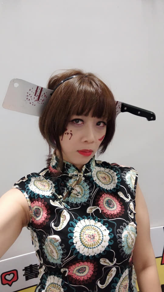 書展舉辦讀者活動時，笭菁偶爾會裝扮成女鬼。（笭菁提供）