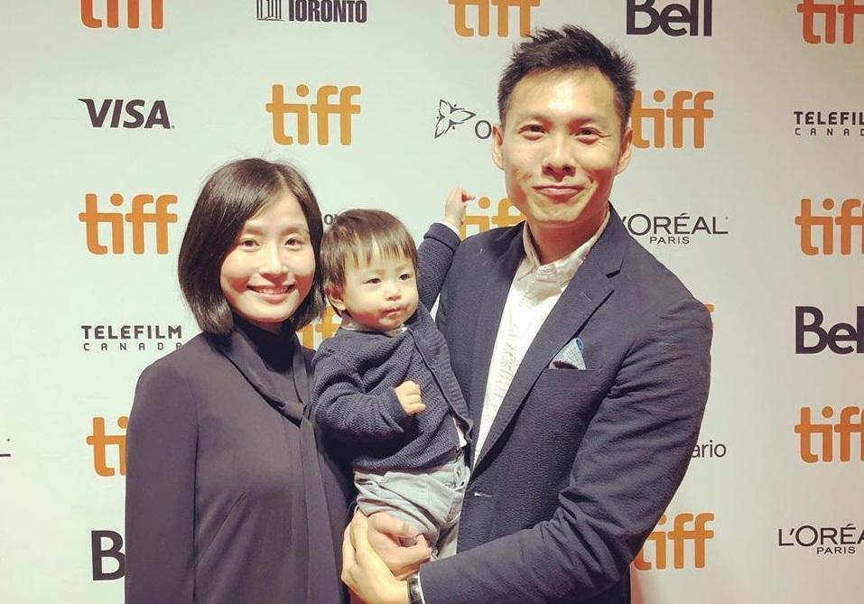 新加坡導演陳哲藝（右）帶妻子、兒子一起參加《熱帶雨》在多倫多影展首映。（翻攝自陳哲藝臉書）