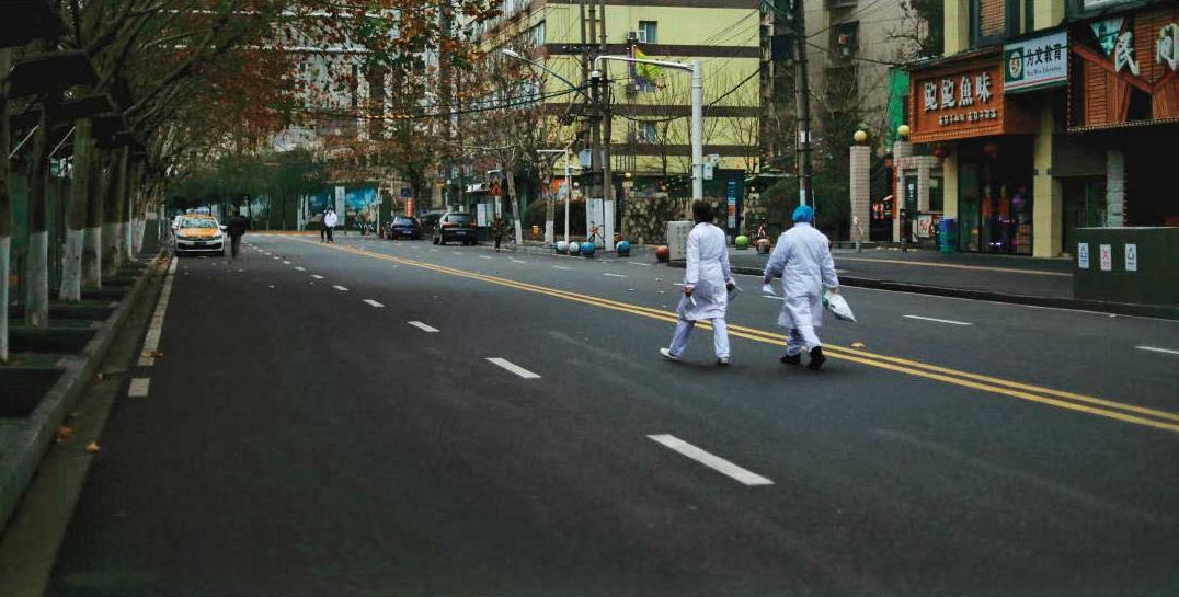武漢肺炎疫情蔓延至今未見遏止之勢,武漢封城期間,真實市井宛如空城。(翻攝微博)