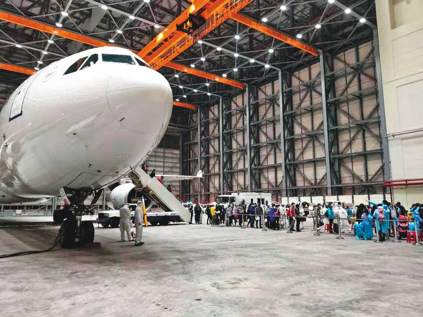 2月3日跟著包機回台的民眾,與那些沒回來的滯武漢台人,即使隔離結束還是無法隔絕恐懼。
