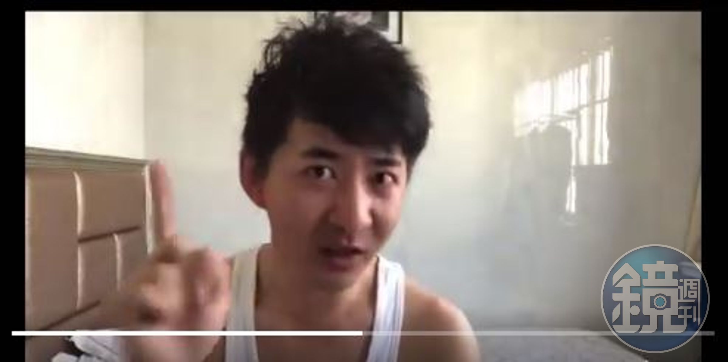 自行進入武漢直擊疫情的公民記者陳秋實表示，前有病毒，後有公安追趕，但只要他還在這座城市裡，他會持續報導所見所聞。（翻攝陳秋實推特）