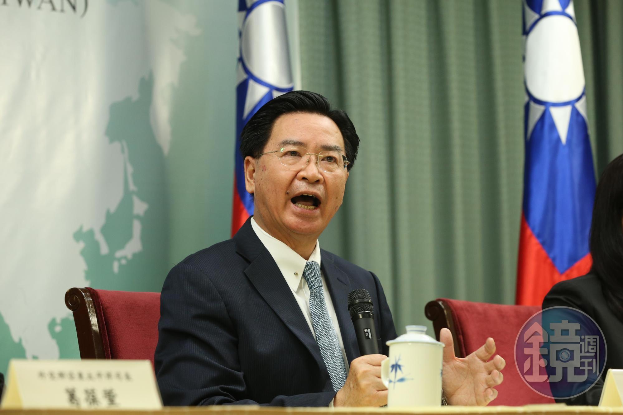 中國連續兩天派軍機擾台,外交部長吳釗燮則在推特上反嗆「H-6轟炸機對武漢肺炎根本沒用」。(資料照)