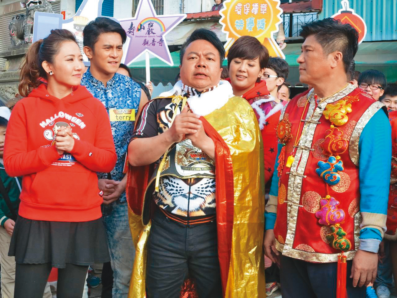 董至成（中）曾是綜藝節目《綜藝大集合》的老班底。（翻攝自《綜藝大集合》臉書）