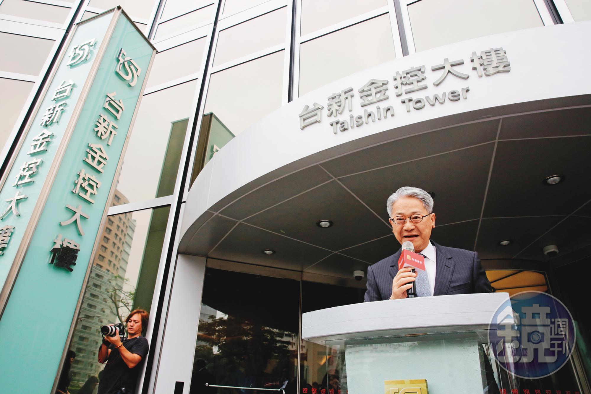 台新金董座吳東亮拿下22.55%彰銀持股,卻讓他如鯁在喉。