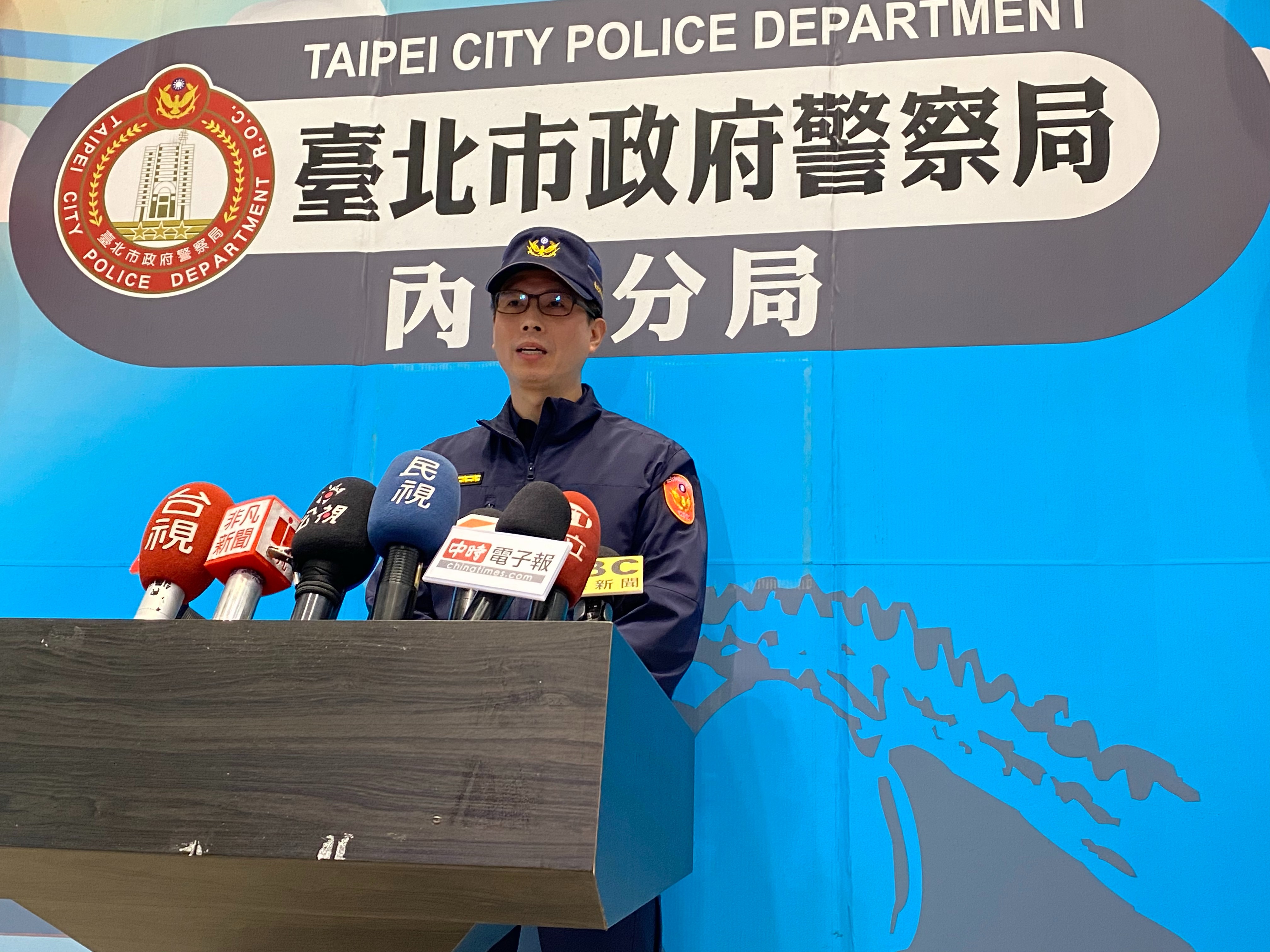 內湖分局一名廖姓副所長洩漏確診病患個資，遭記一大過、調地處分。