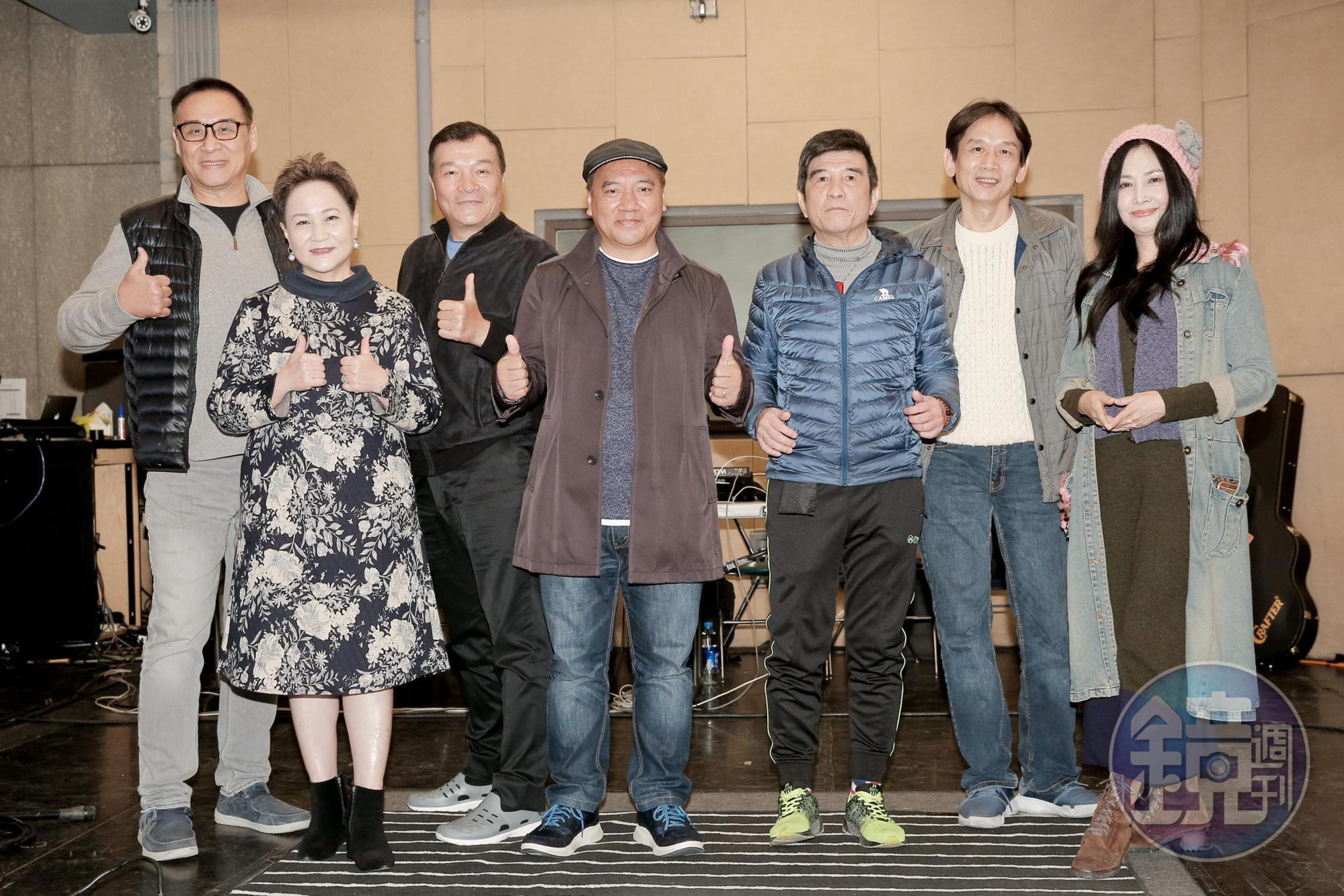 民歌45高峰會歌手進行彩排,左起王瑞瑜、邰肇玫、李明德、施孝榮、葉佳修、殷正洋、于台煙。