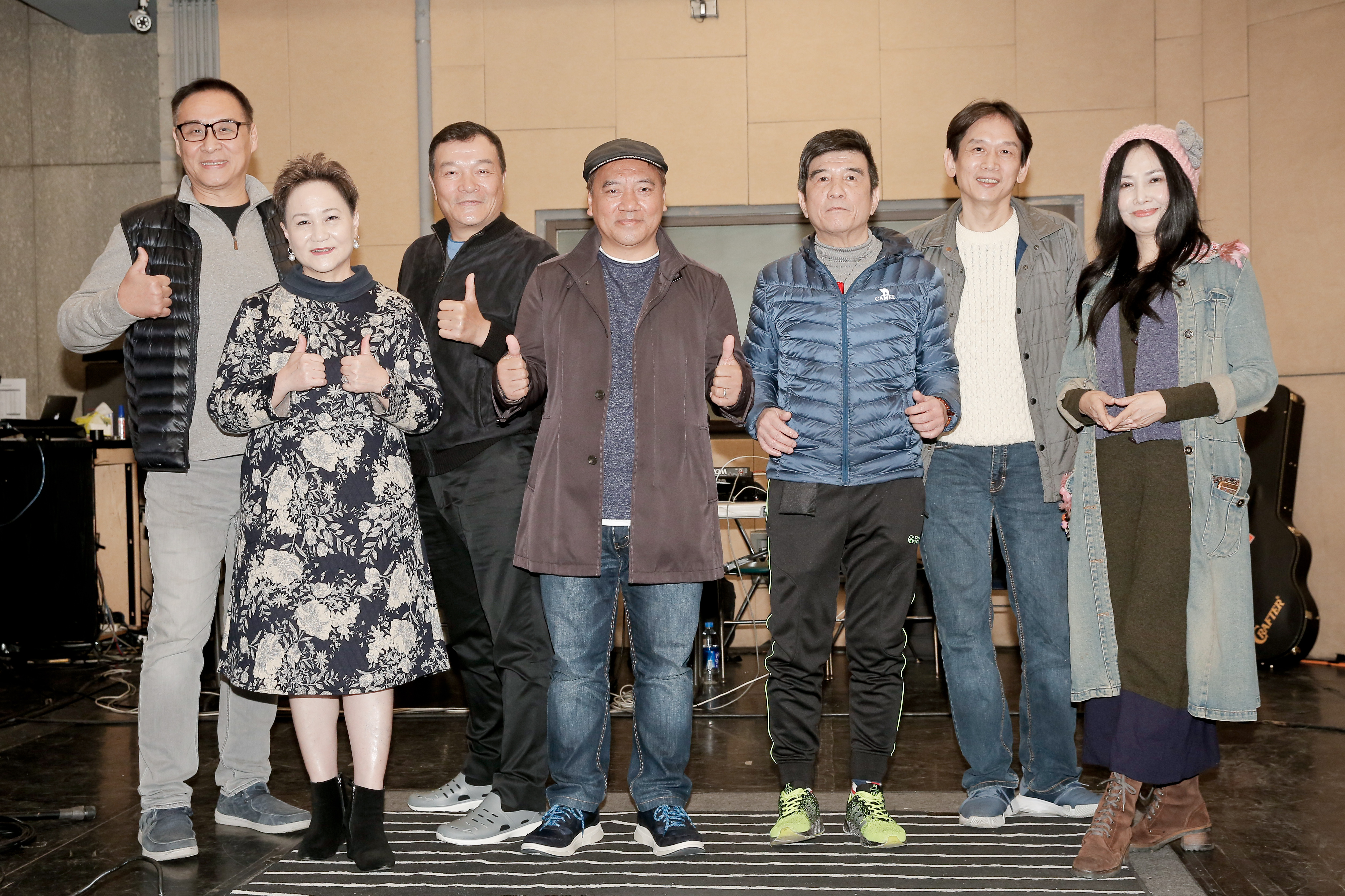 民歌45高峰會歌手進行彩排，左起王瑞瑜、邰肇玫、李明德、施孝榮、葉佳修、殷正洋、于台煙。