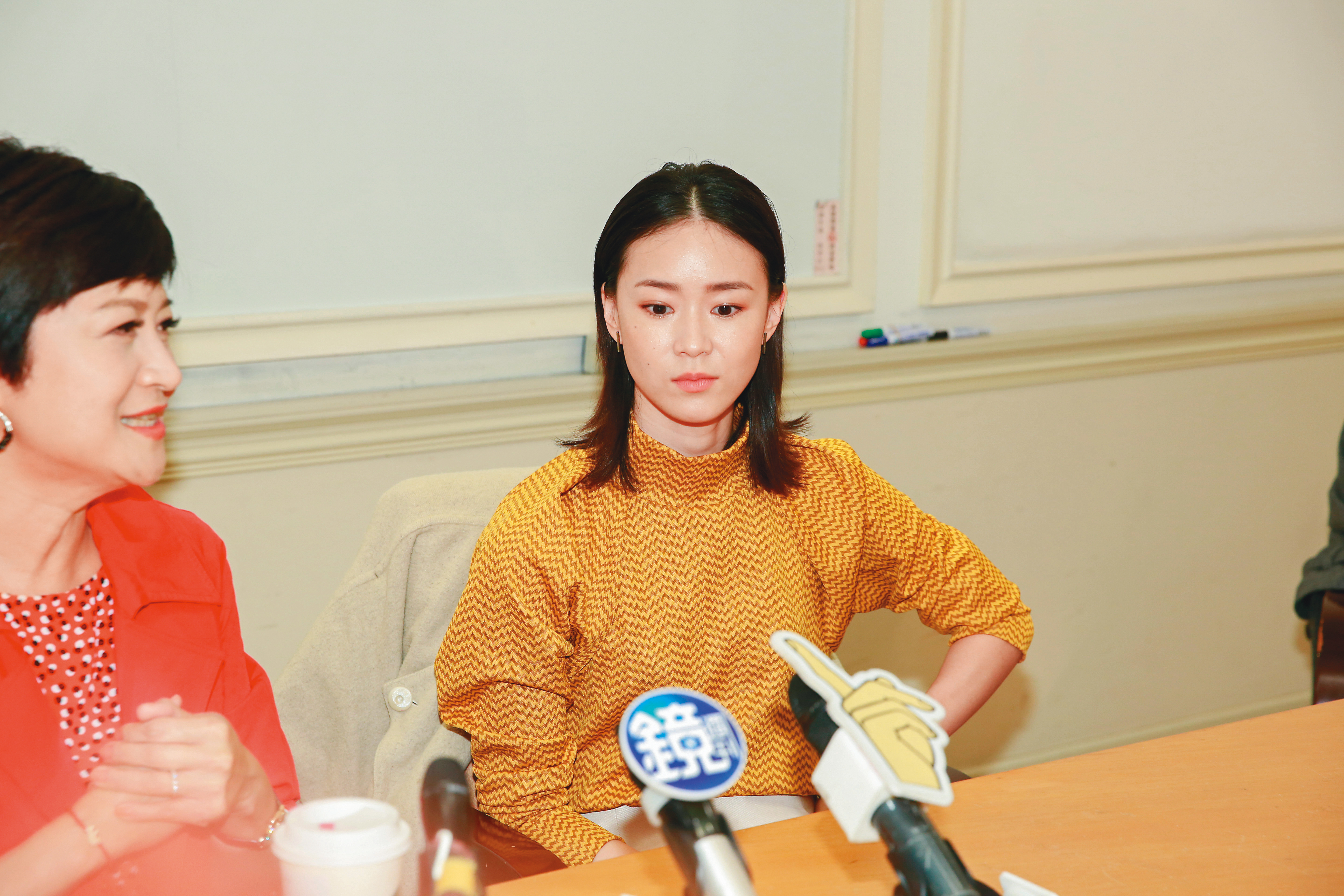 鍾瑶大概是因為眼形的關係，很容易就像忙著鬥雞眼，以及無神放空。