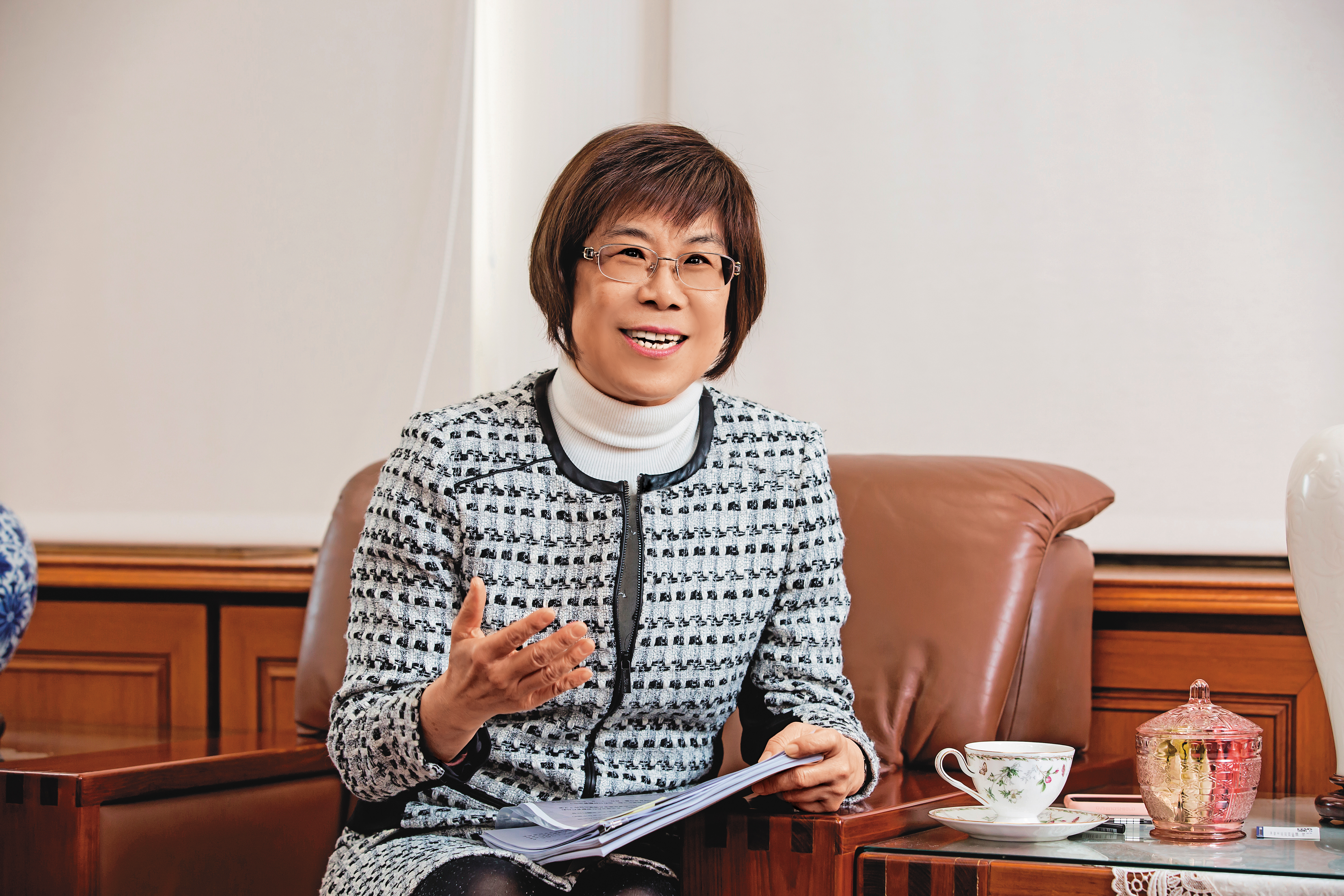 凌忠嫄在公務體系歷練已久,在國庫署任內替政府省下可觀的利息錢。