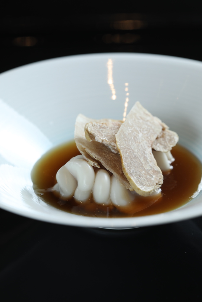 「鱈魚白子」細滑如豆腐質感。（9,800元套餐菜色）