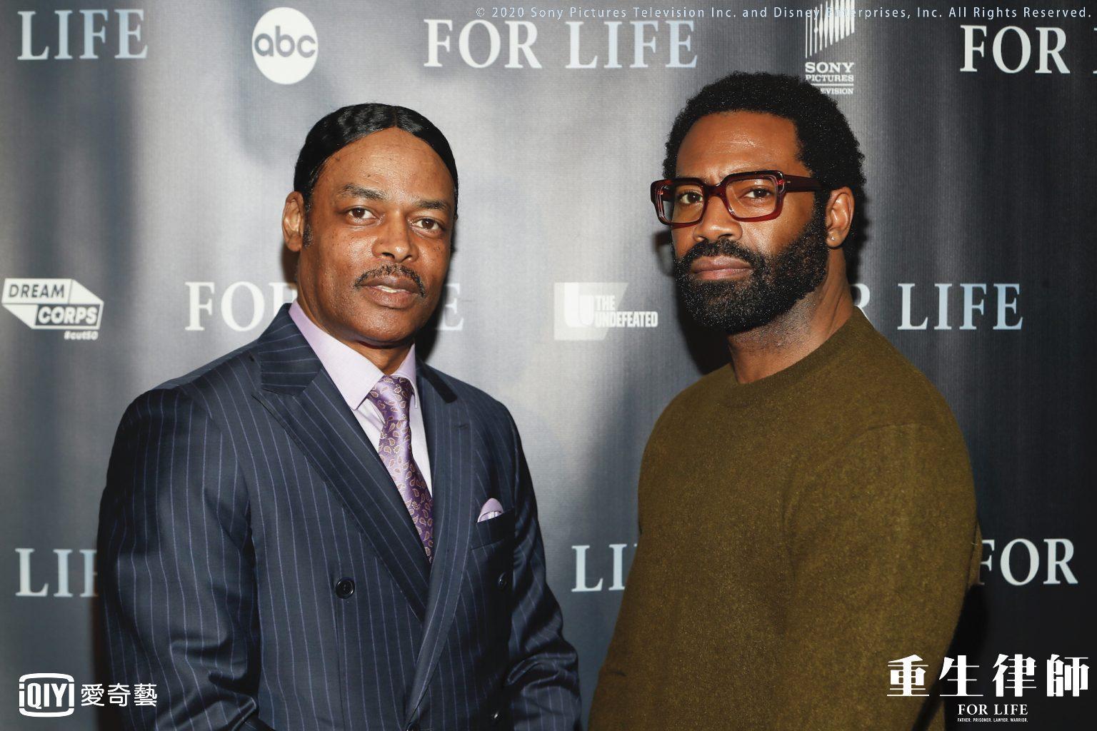 故事真實主角艾薩克賴特(左)也出席了首映會。(愛奇藝台灣站)