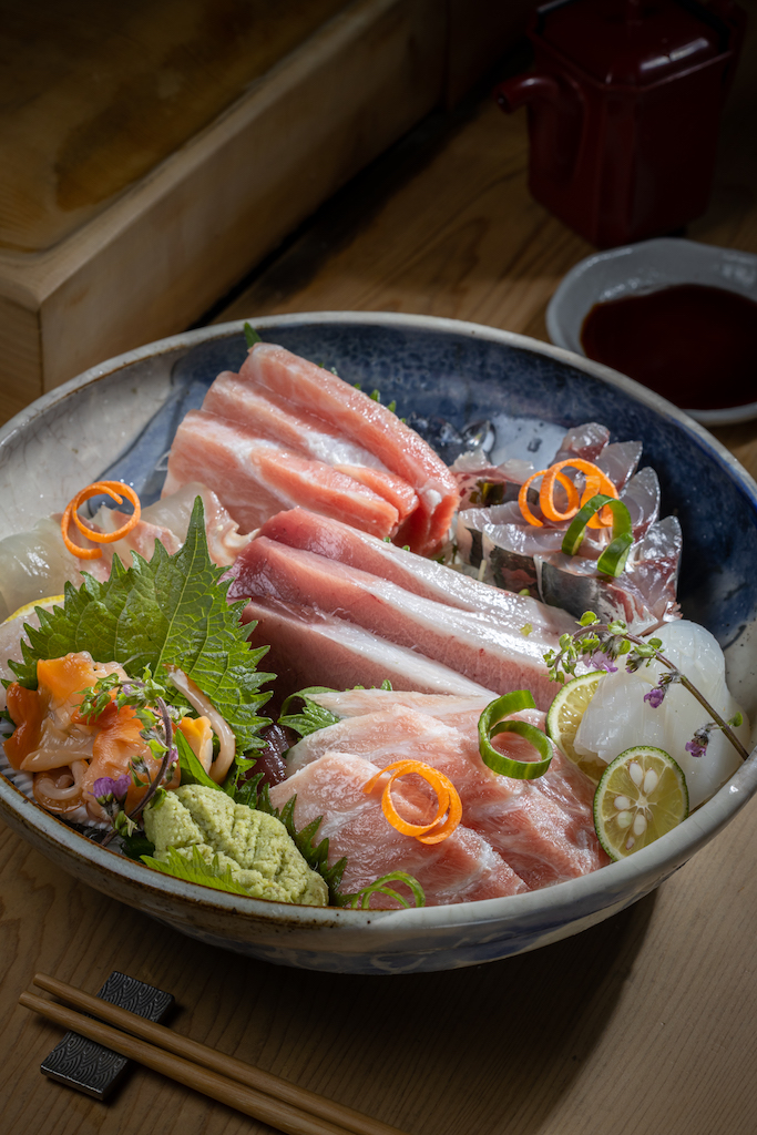 「生魚片大盛」裡的「鮪魚」要經過二週熟成，過程都由廣部祐之全程把關。