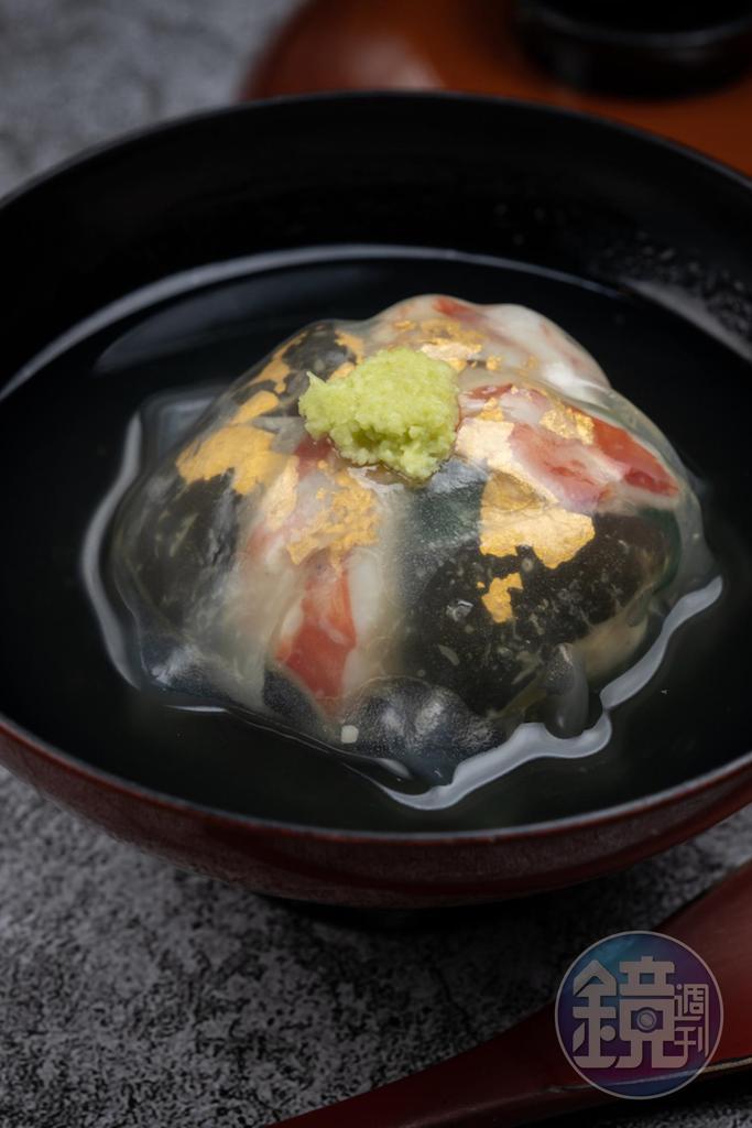 「錦繡蕪菁蒸」用葛粉包裹魚蝦和大頭菜，是精美的蒸物（3,200元套餐菜色）。