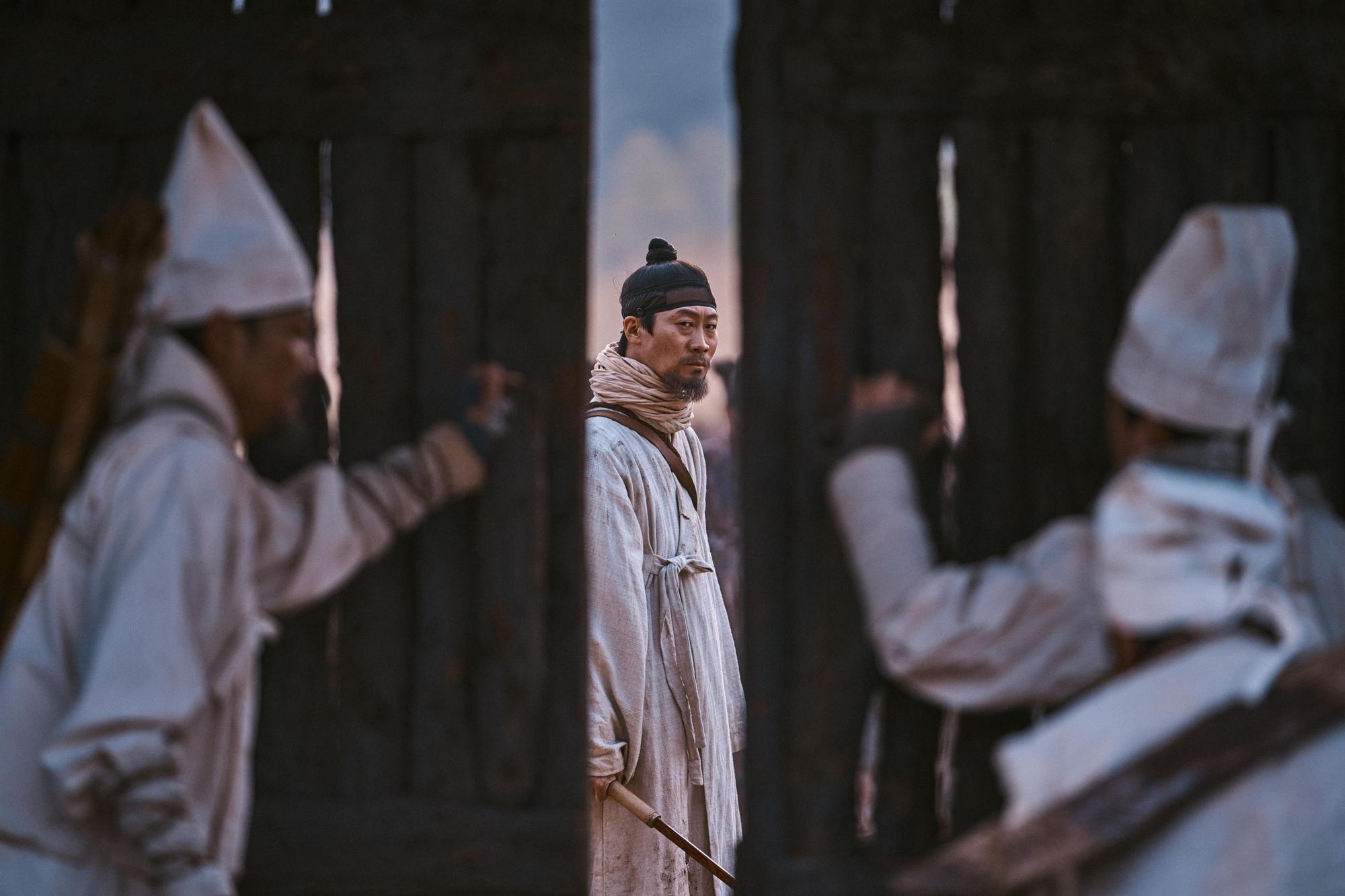 陳善奎藉電影《雞不可失》人氣翻漲,他將加入《李屍朝鮮》第二季。(Netflix提供)