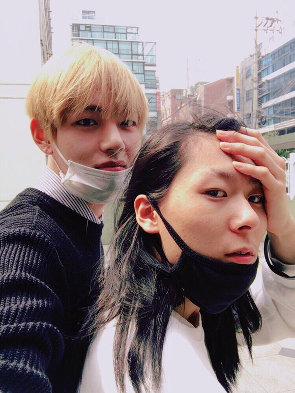 張文福與防彈少年團成員V是高中好麻吉。（網路圖片）