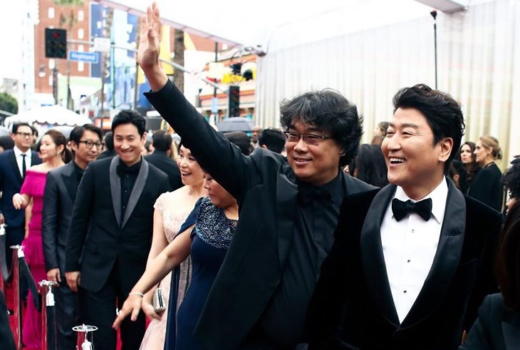 《寄生上流》風光拿下奧斯卡最佳影片、最佳導演、最佳國際電影、最佳原創劇本等4大獎。（翻攝自CATCHPLAY臉書）