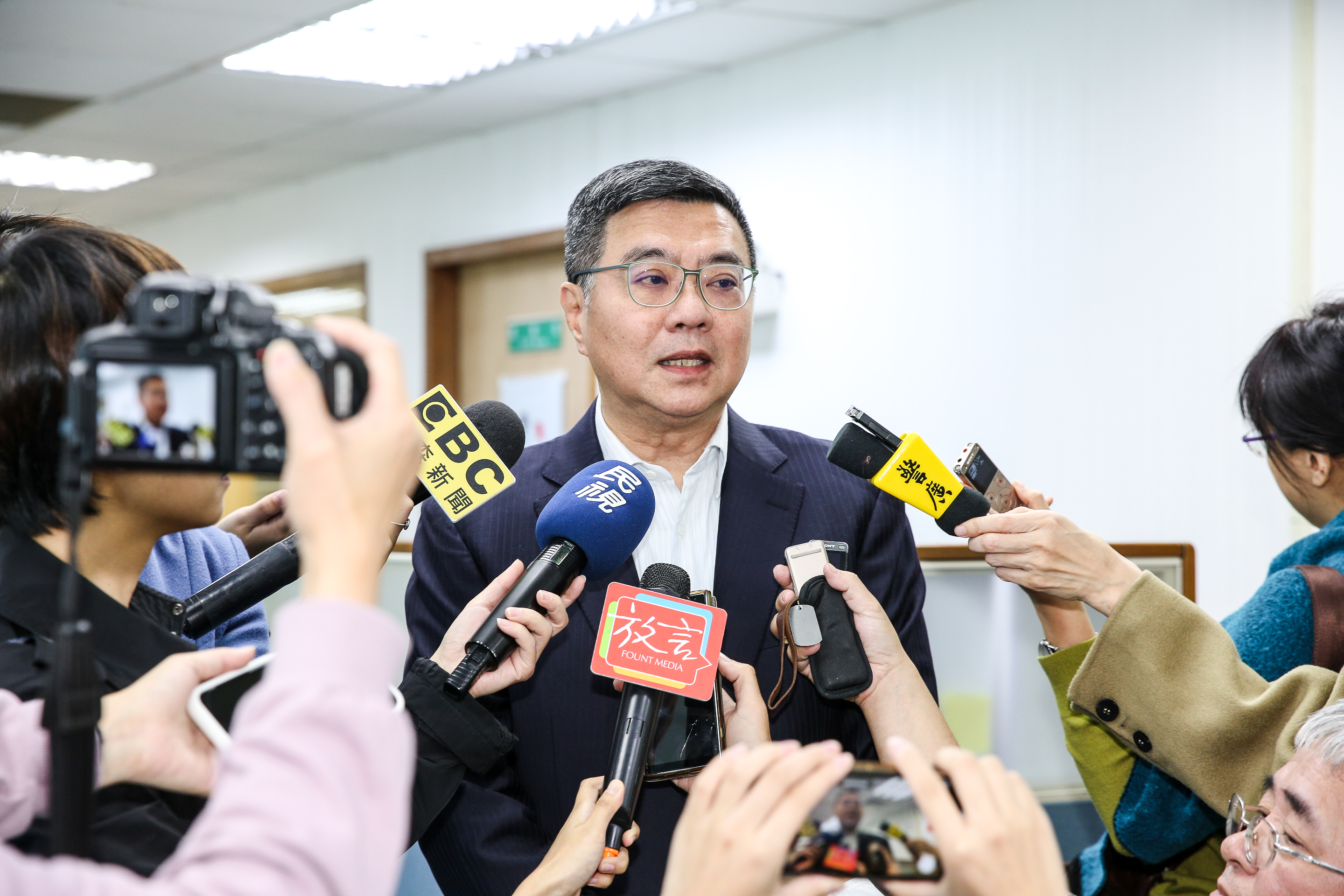 民進黨主席卓榮泰接受媒體採訪。