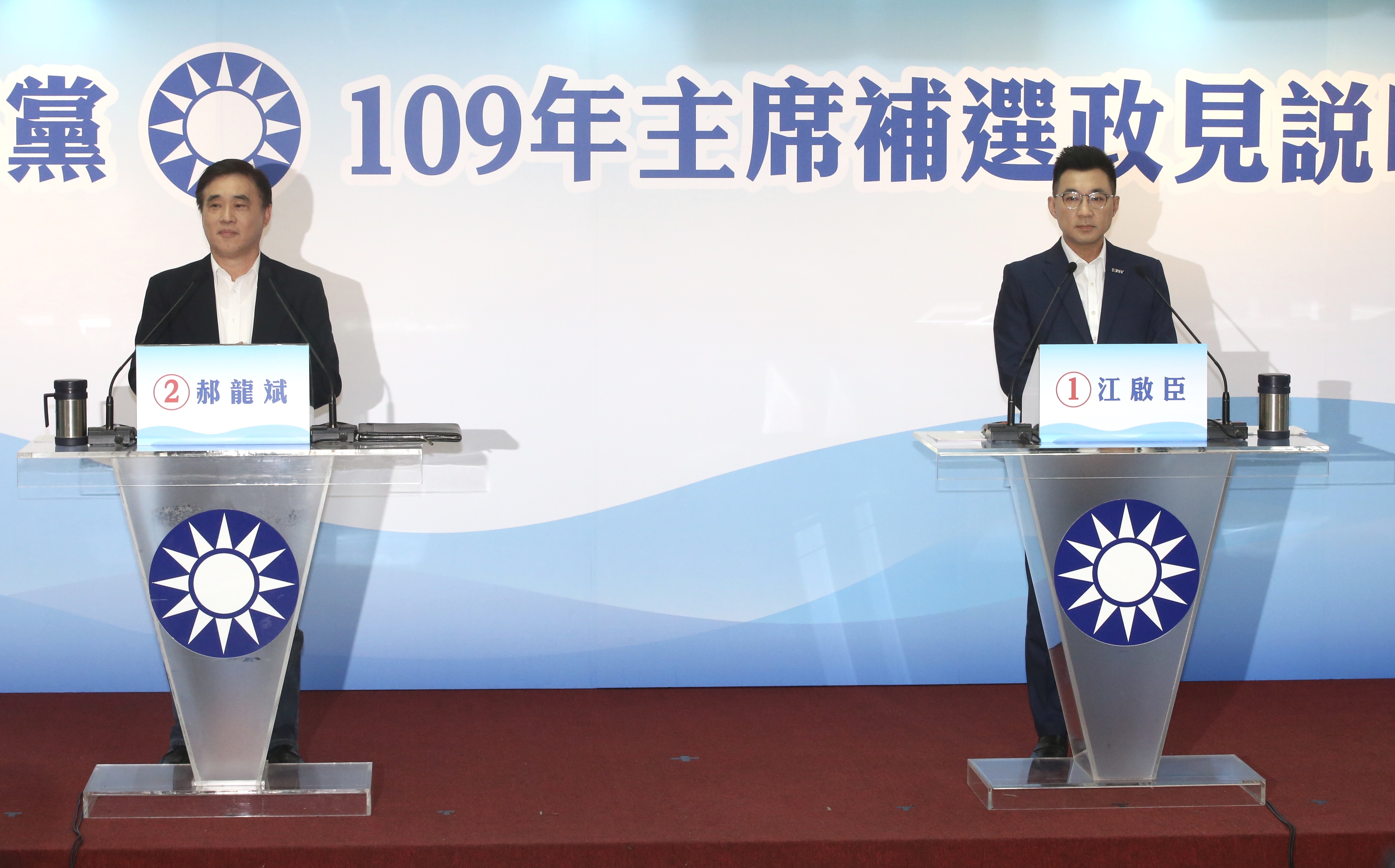 國民黨主席補選政見會，候選人郝龍斌（左）、江啟臣（右）。