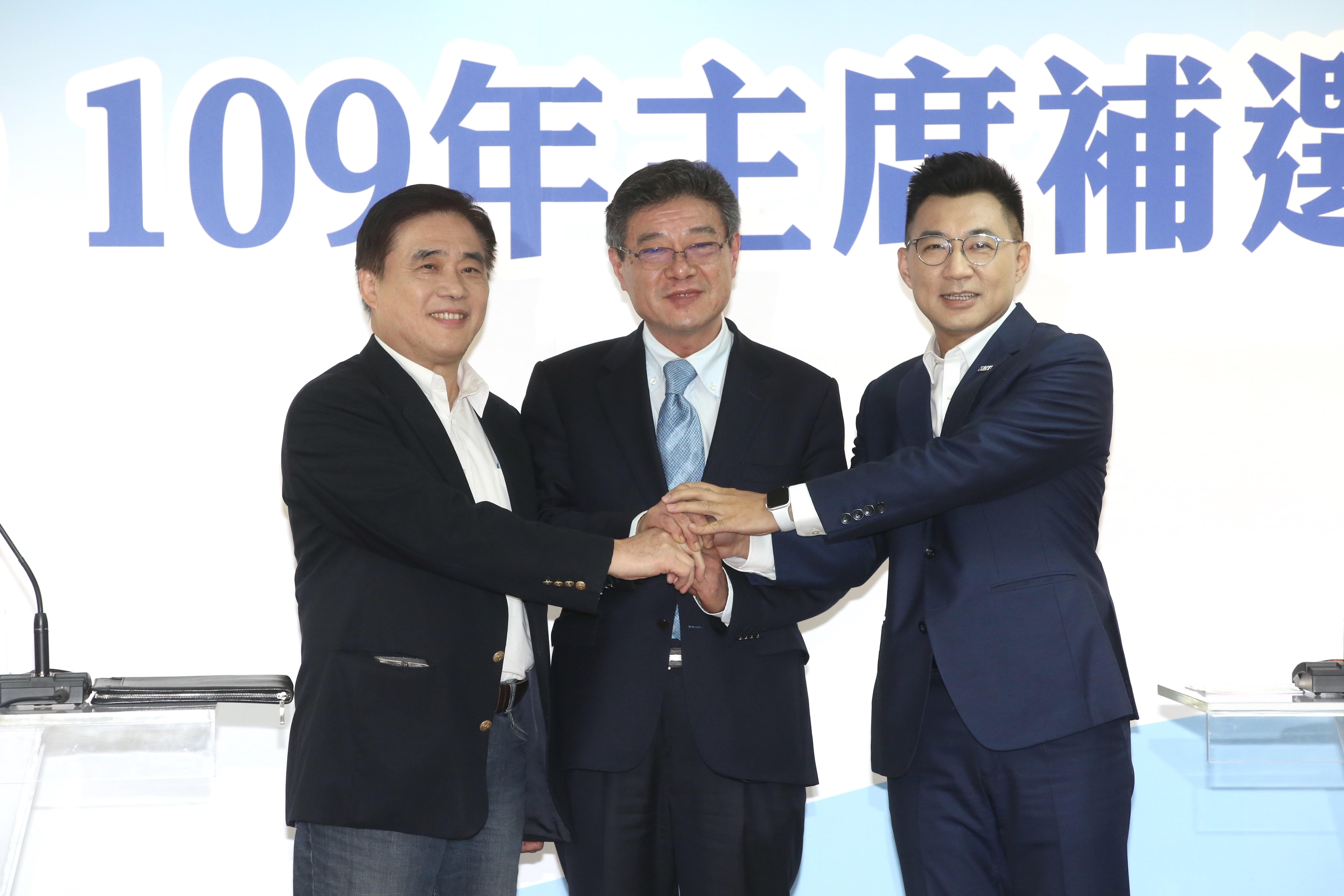 藍黨魁政見會,候選人郝龍斌(左)駁斥「世代之爭」是假議題。