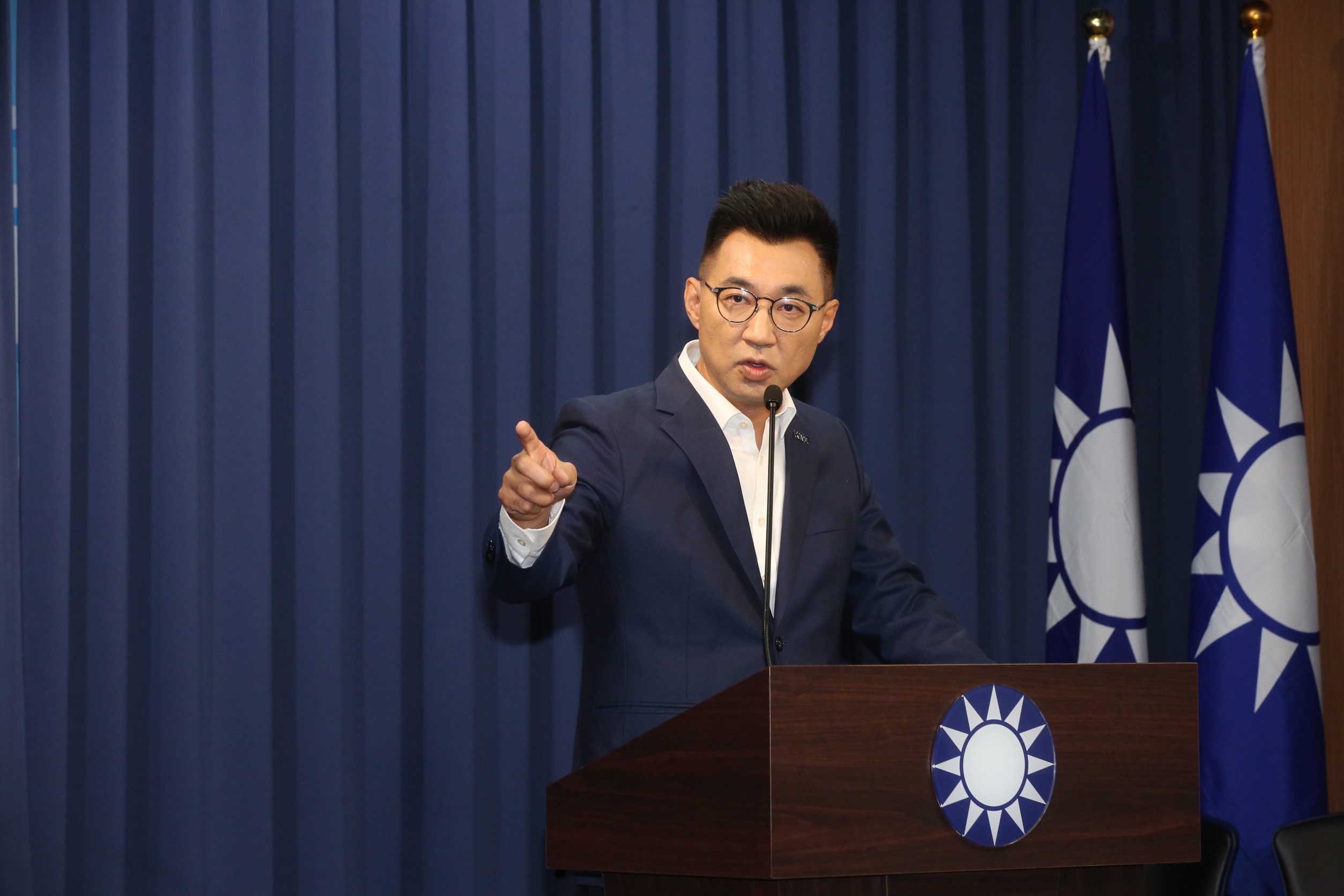 江啟臣主張黨應朝向「組織扁平化」，並走向「集體領導」模式。