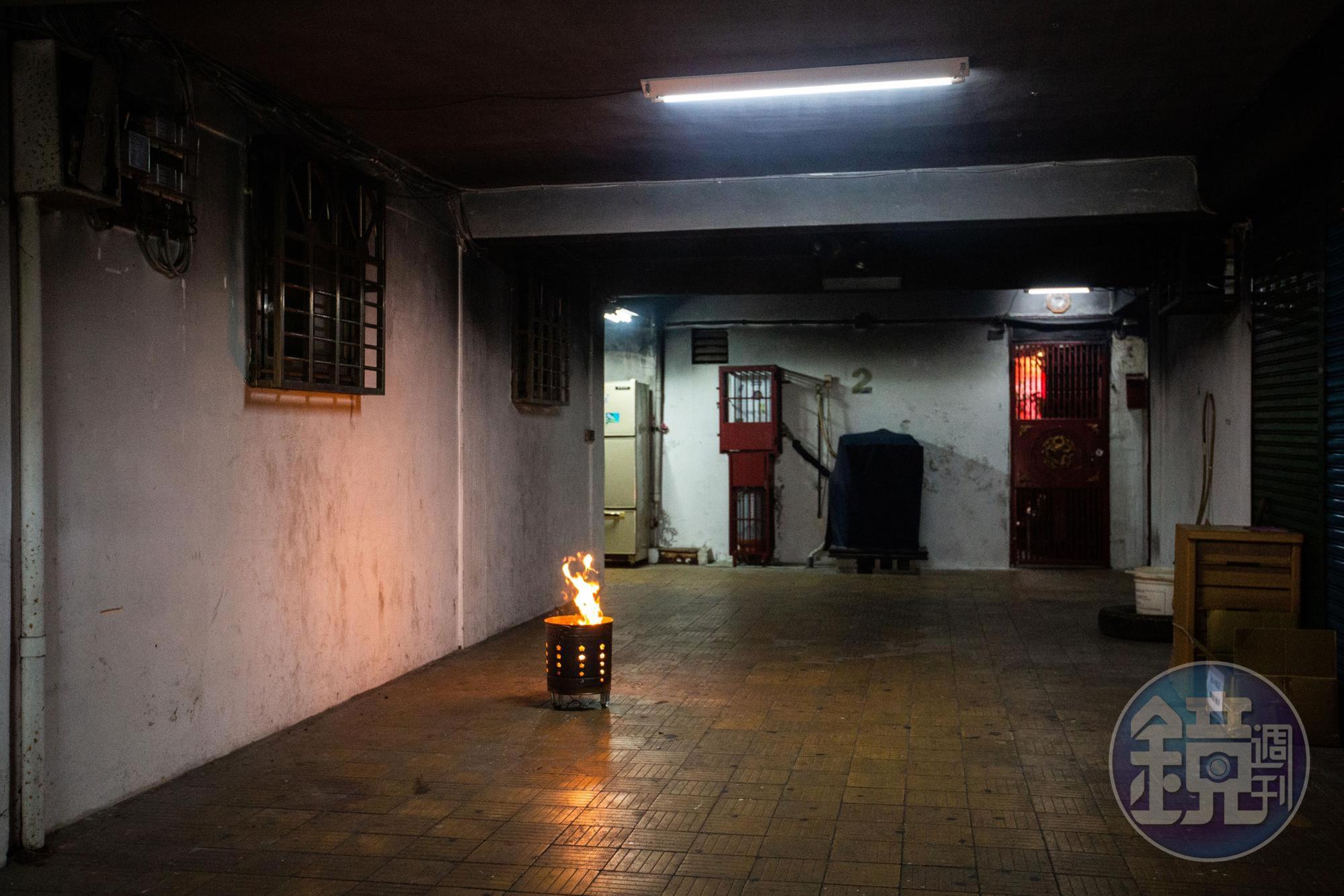 願意將房子出租給弱勢的房東,也不避諱房客在房間裡過世,讓這些弱勢能在社工和慈善團體的協助下,有尊嚴地走完人生最後一程。